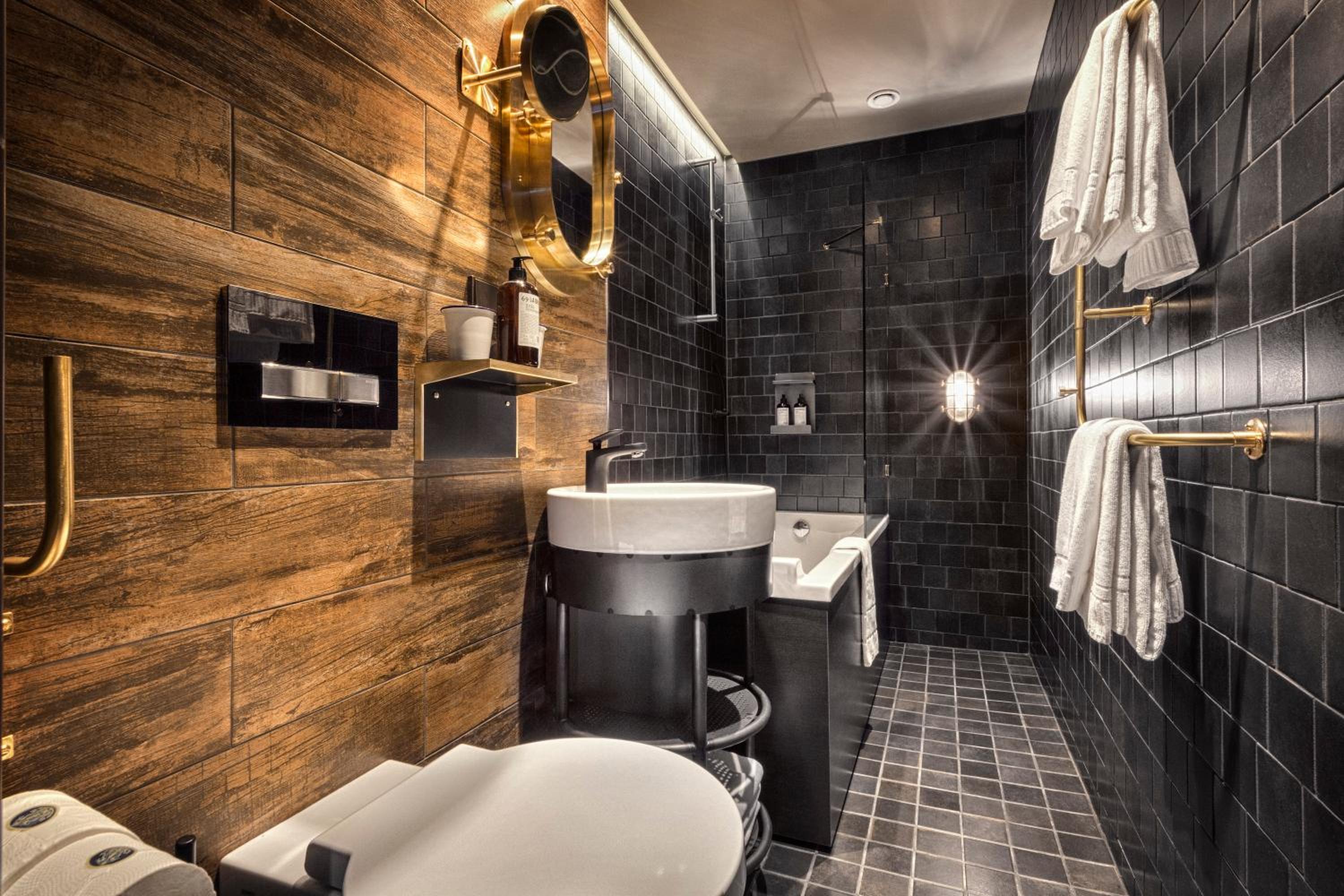 Executive Junior King Suite - Non-Smoking - Photo 2
