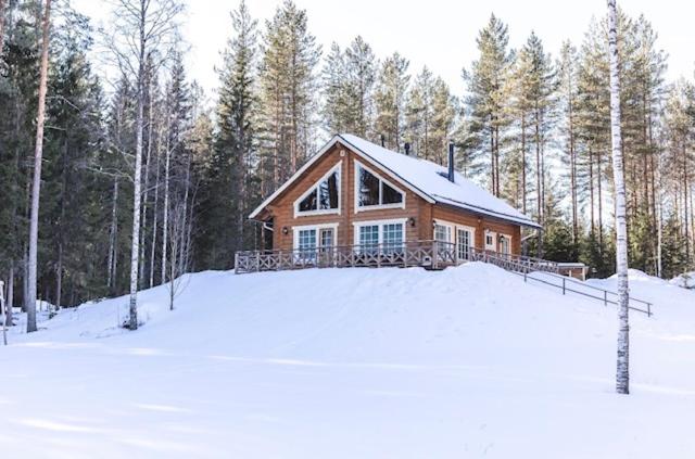 Three-Bedroom Cottage with Sauna photo 3