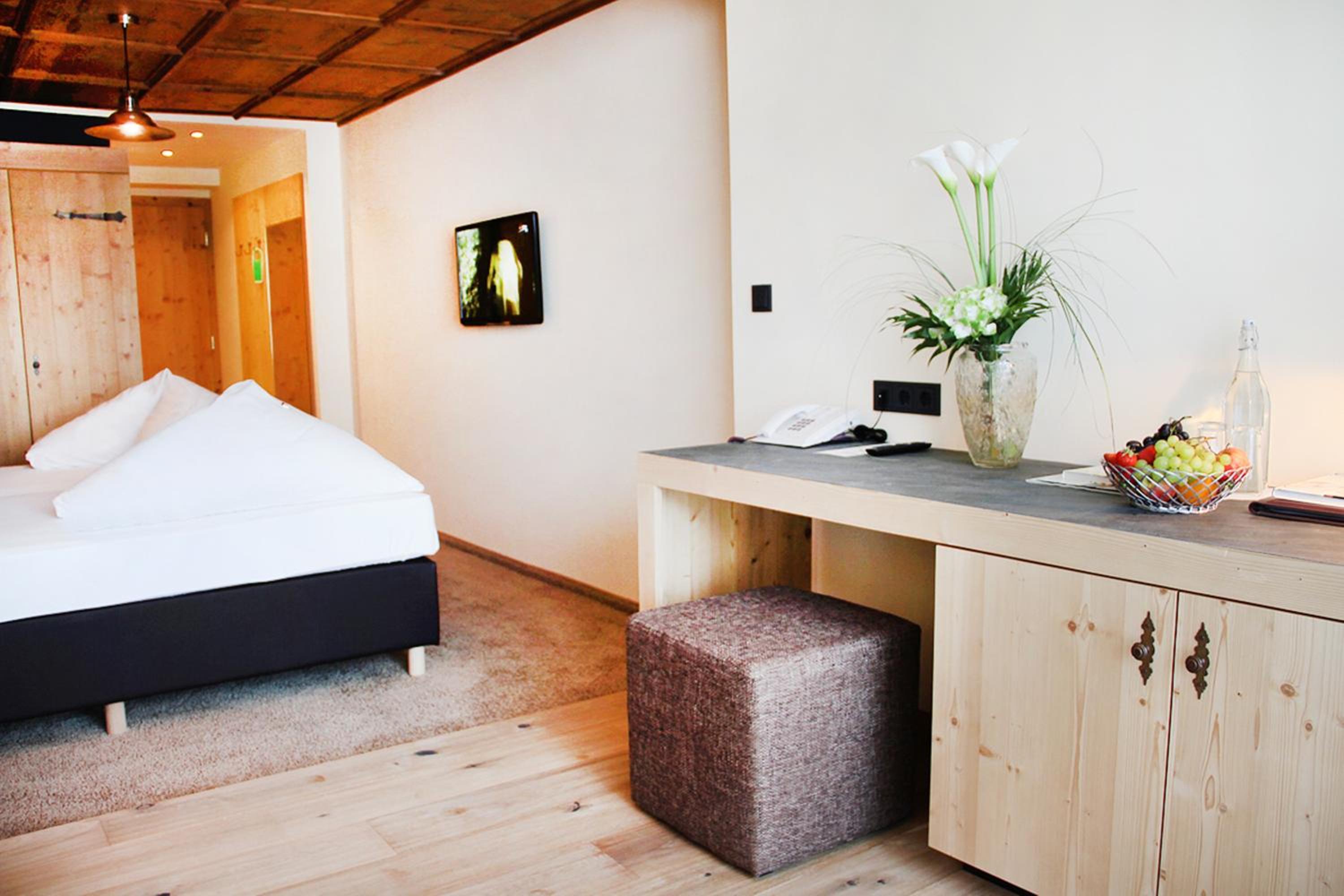 Deluxe Double Room - Photo 12