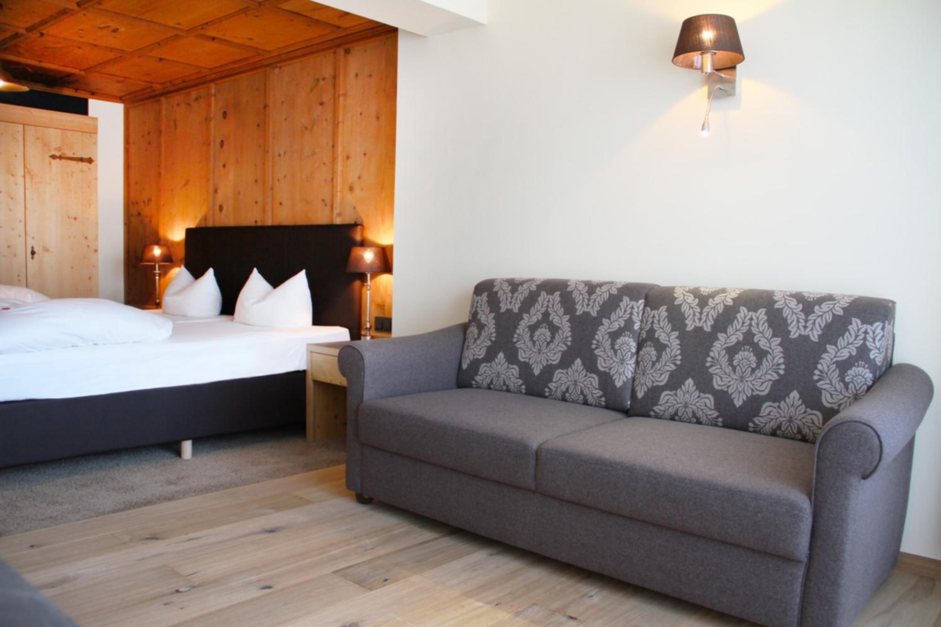 Deluxe Double Room - Photo 10