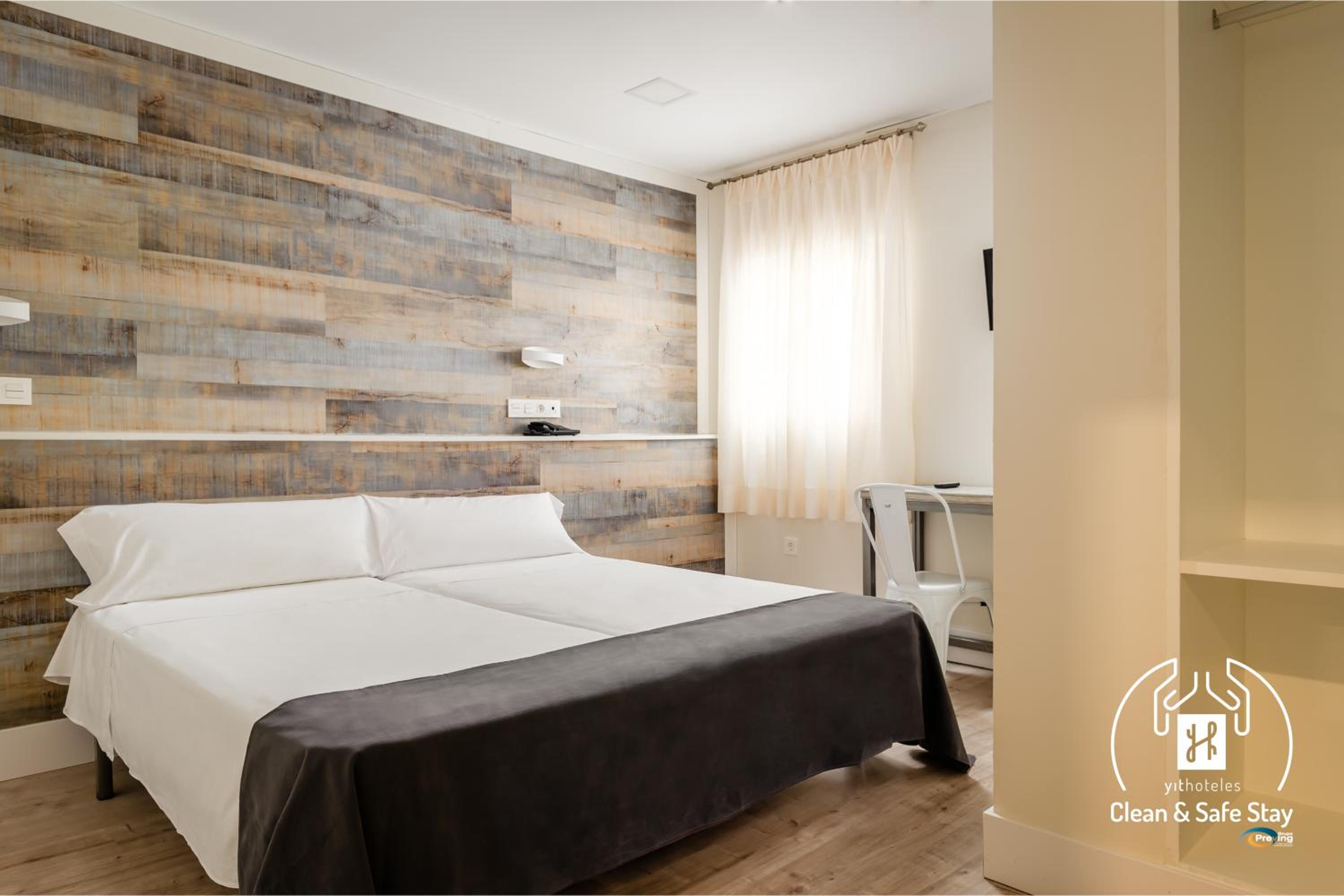 Double or Twin Room - Photo 1