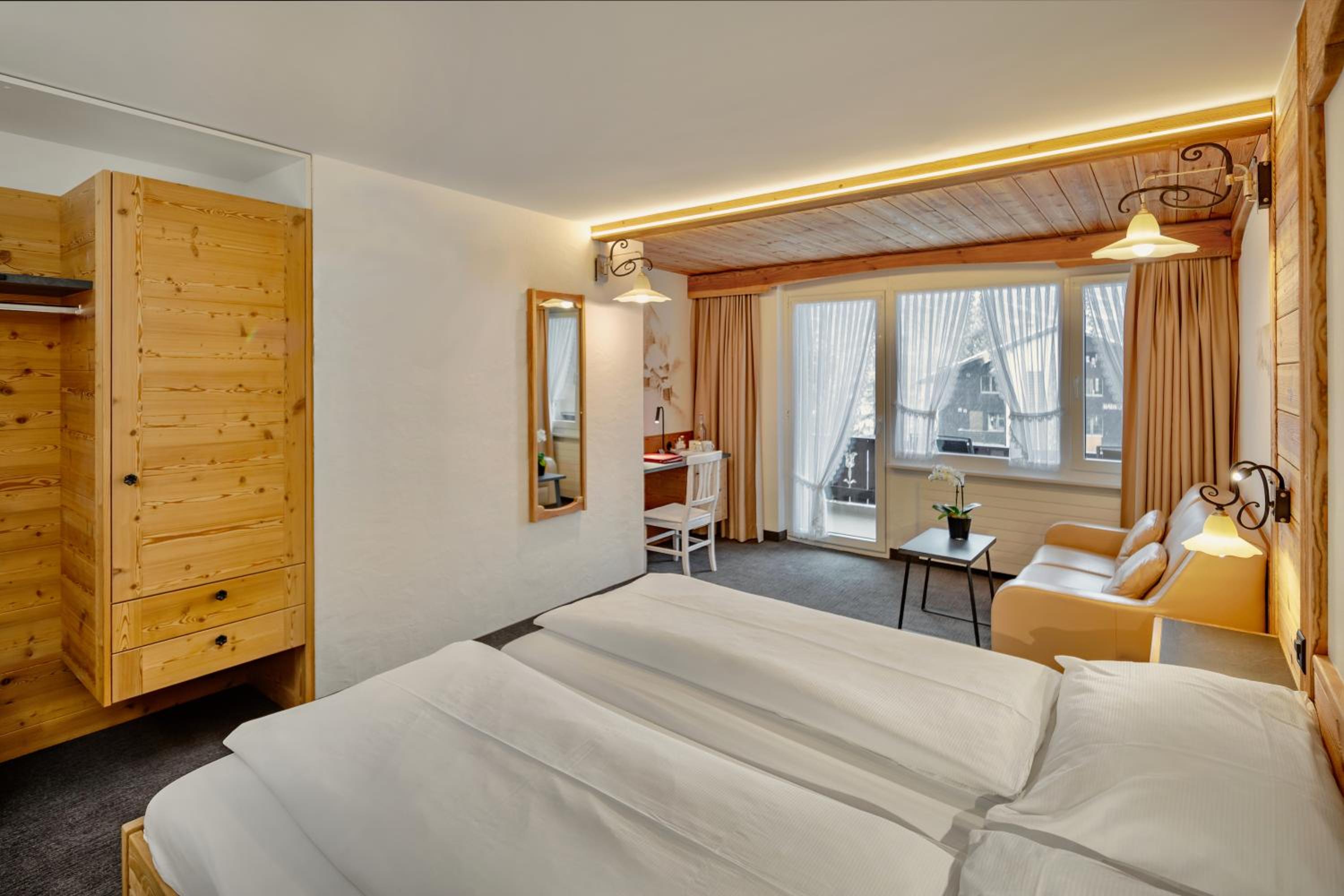 Twin Room with Matterhorn View - Photo 13