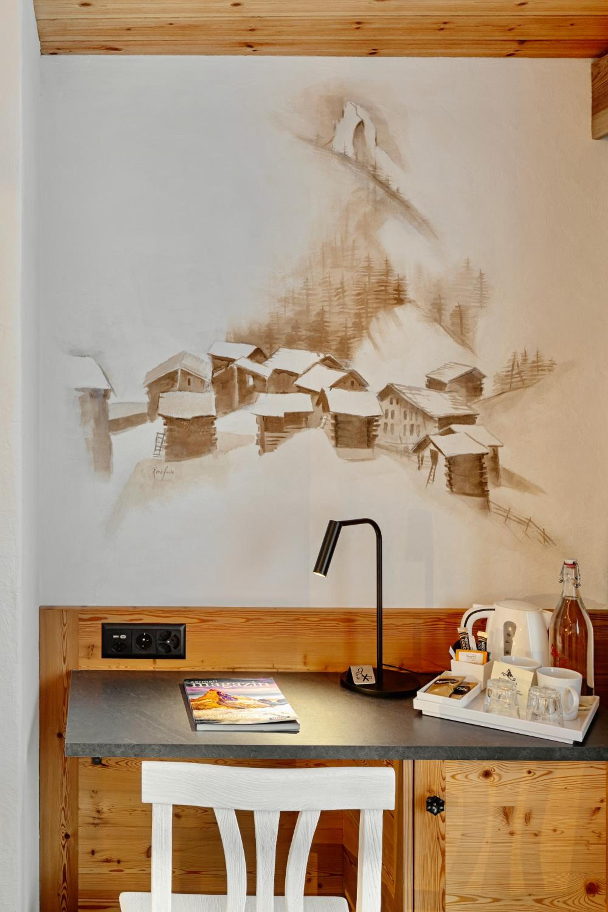 Twin Room with Matterhorn View - Photo 8