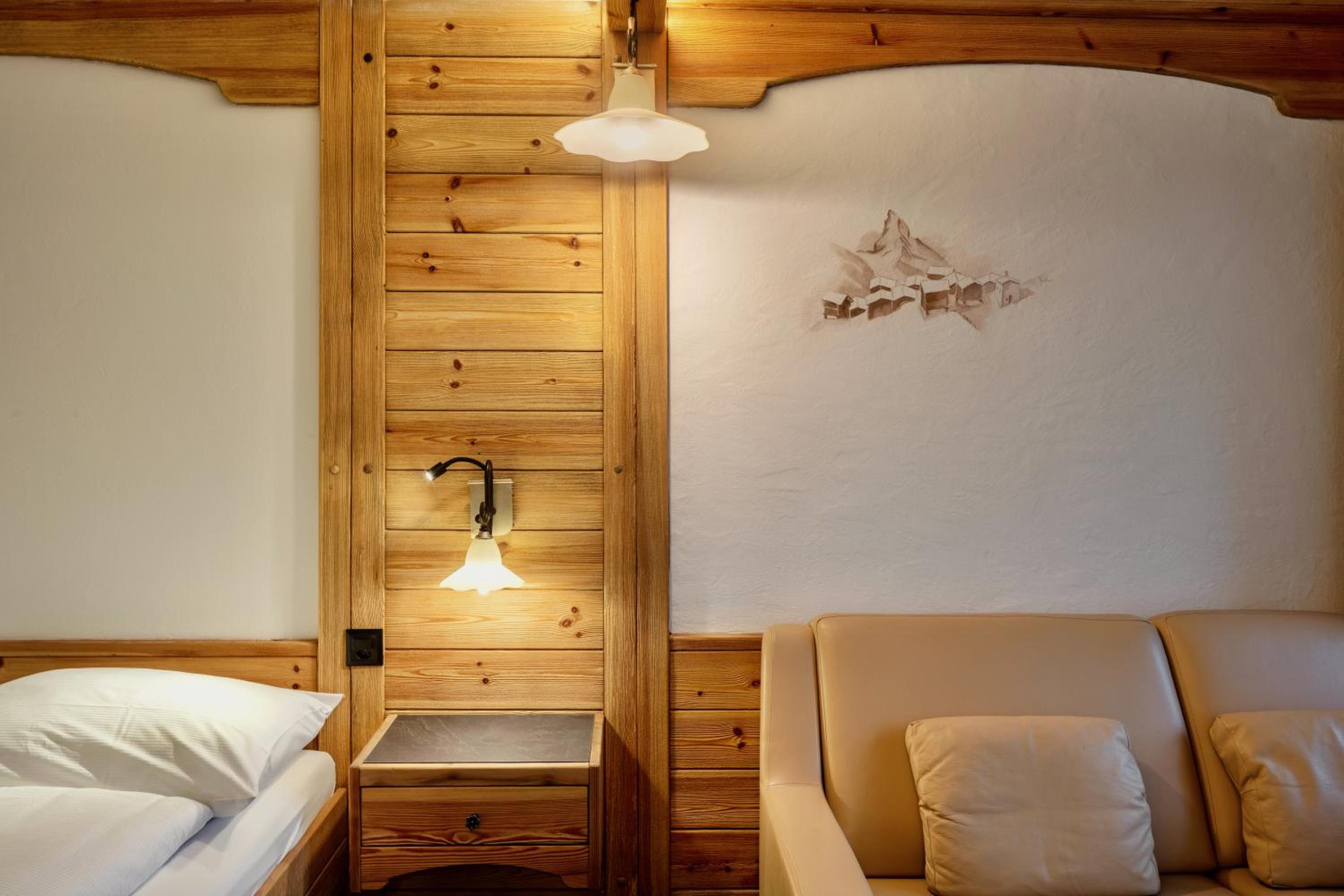 Twin Room with Matterhorn View - Photo 14
