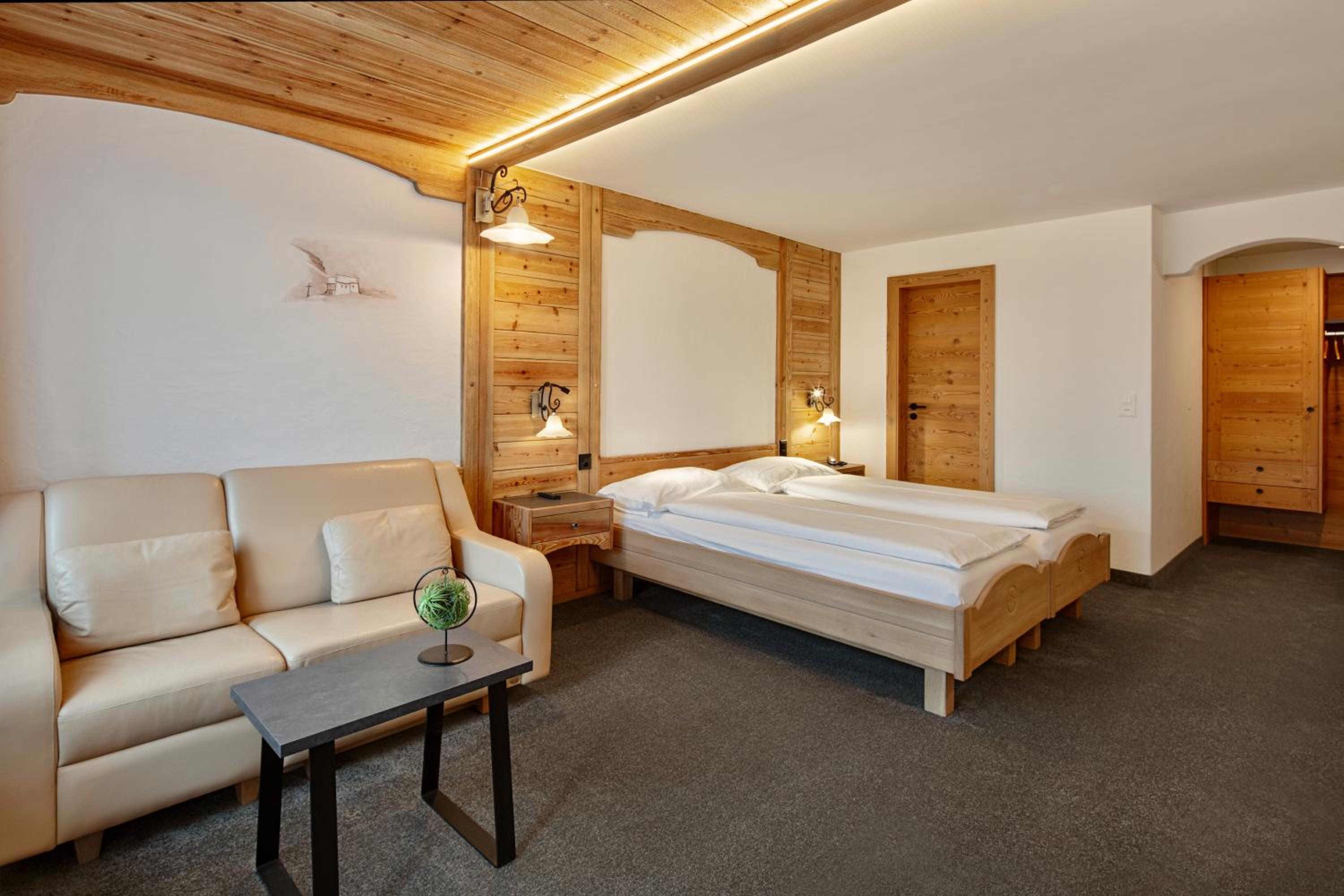 Twin Room with Matterhorn View - Photo 4