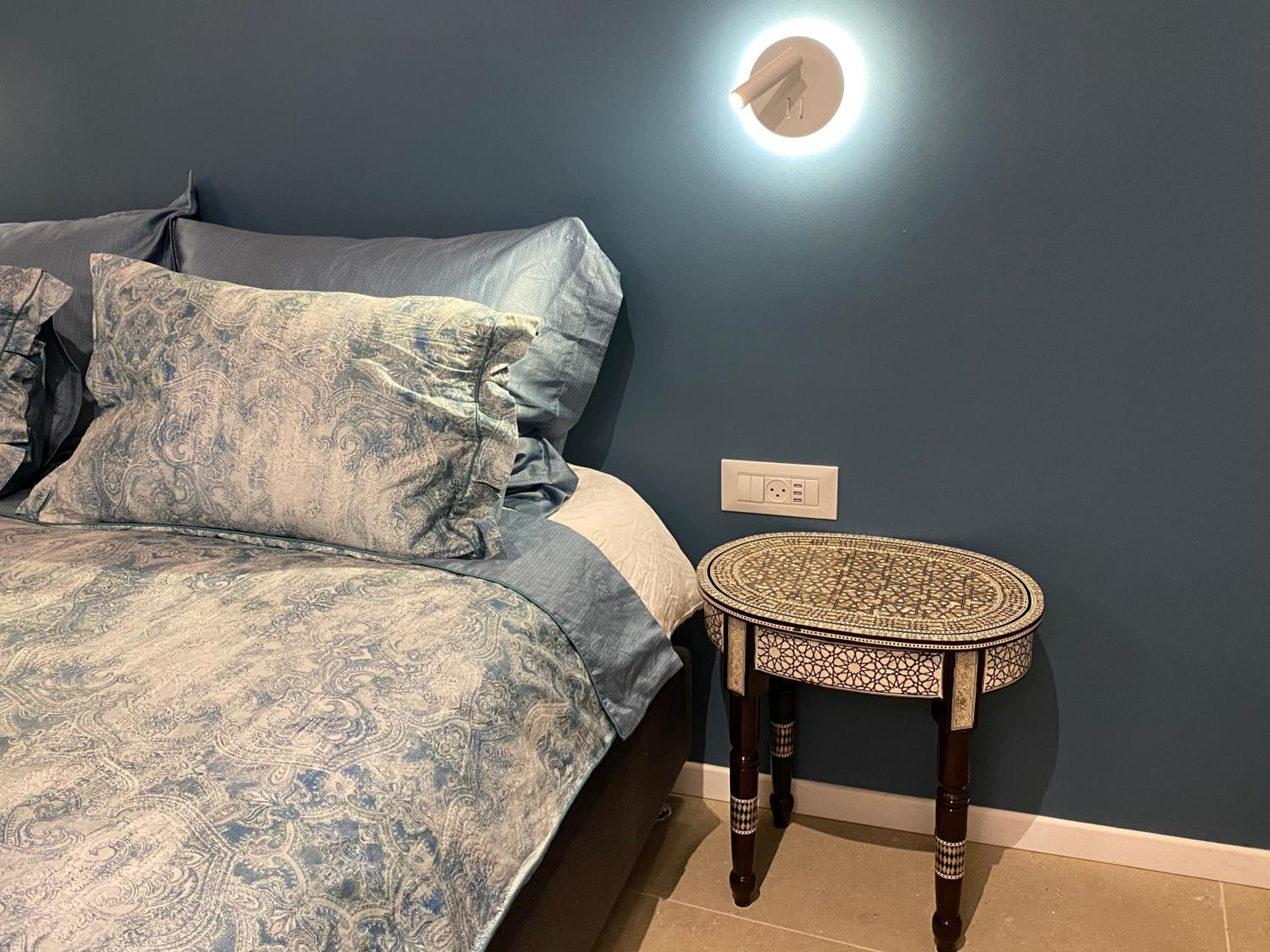 Deluxe Queen Room - Photo 9