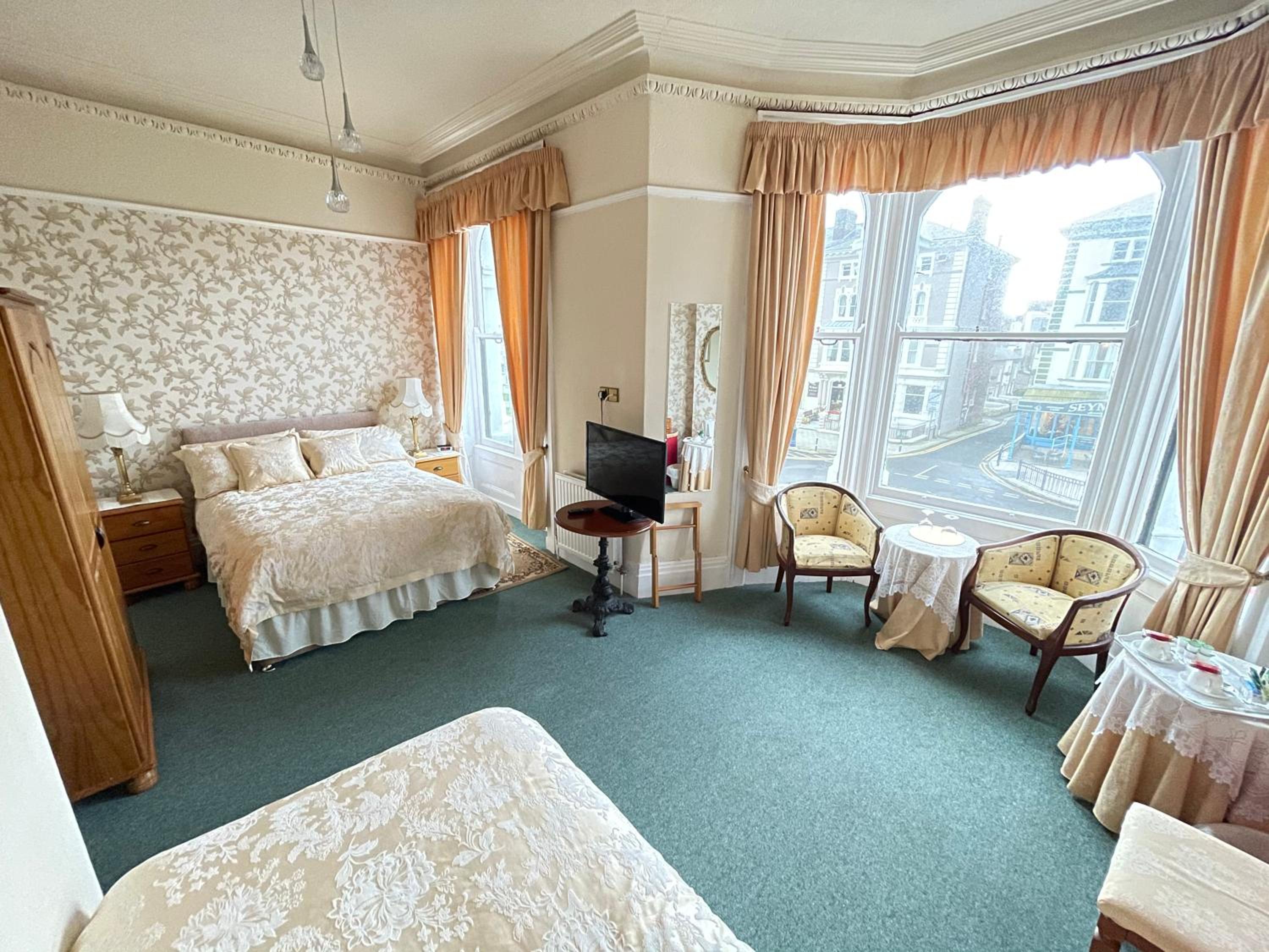 Triple Room with Private Bathroom - Photo 1