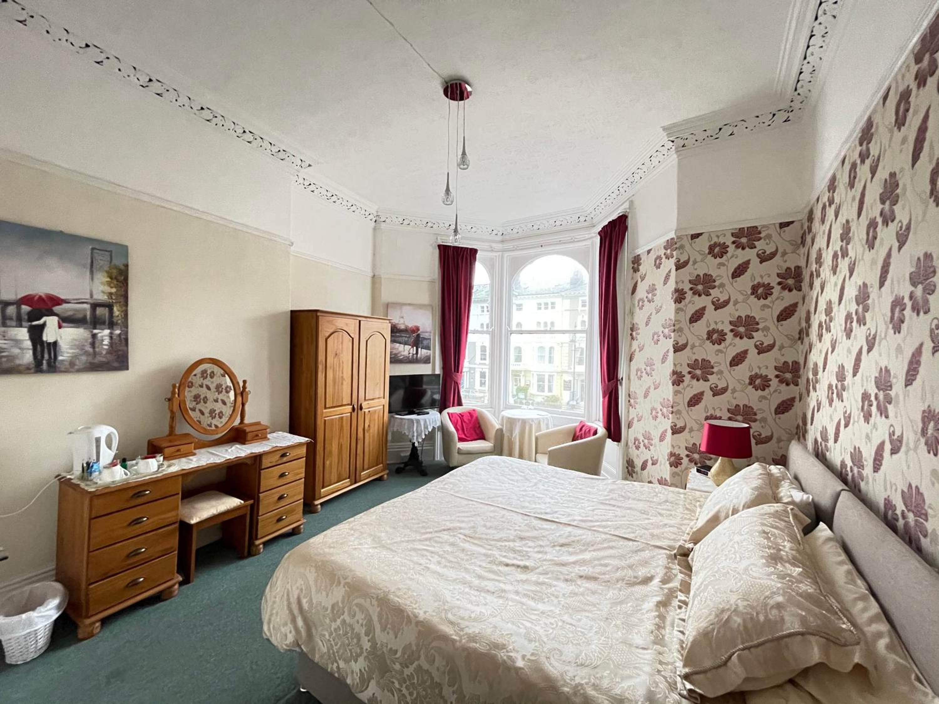 Double Room with Private Bathroom - Photo 1