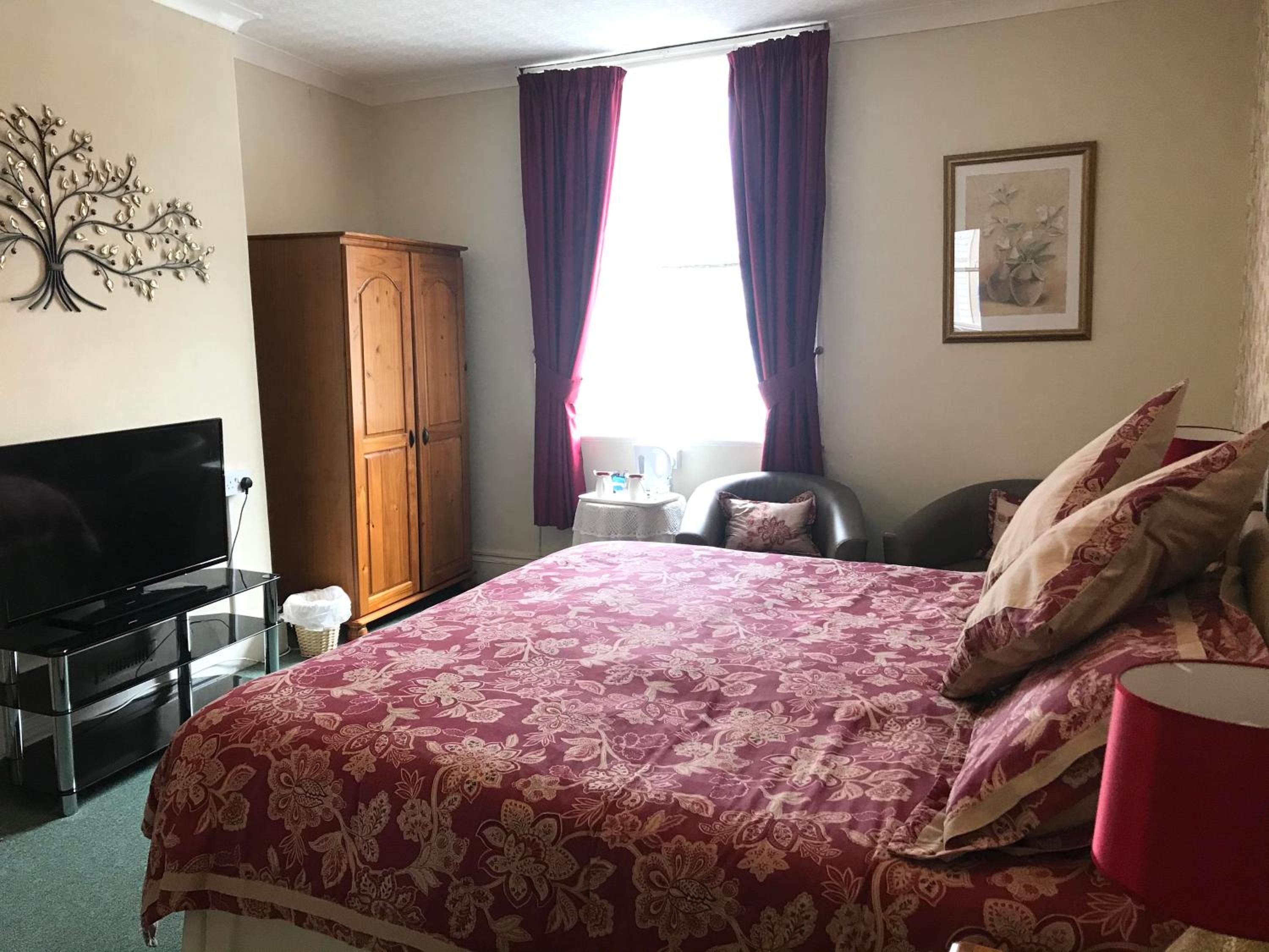 Double Room with Private Bathroom - Photo 2