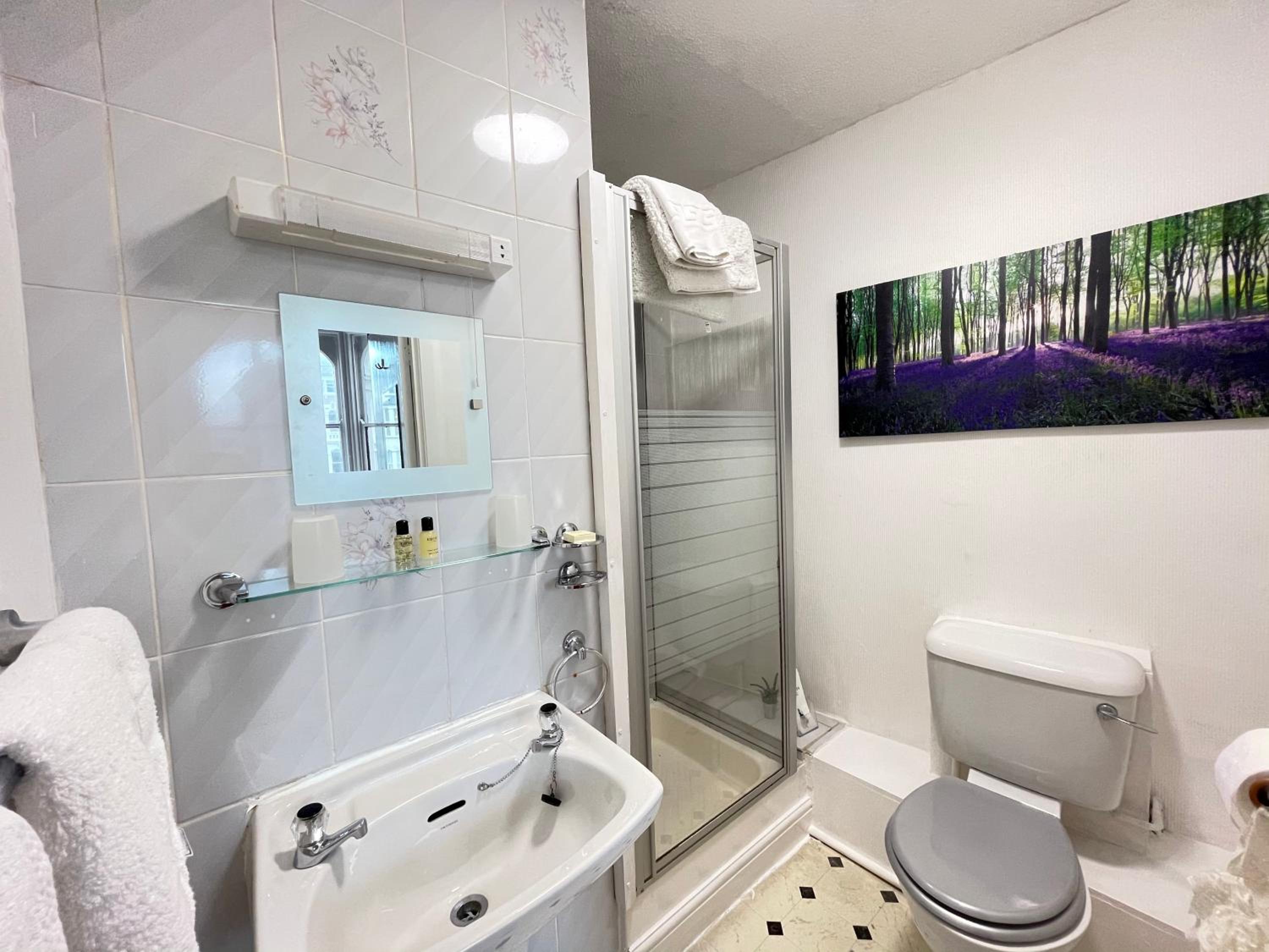 Double Room with Private Bathroom - Photo 5