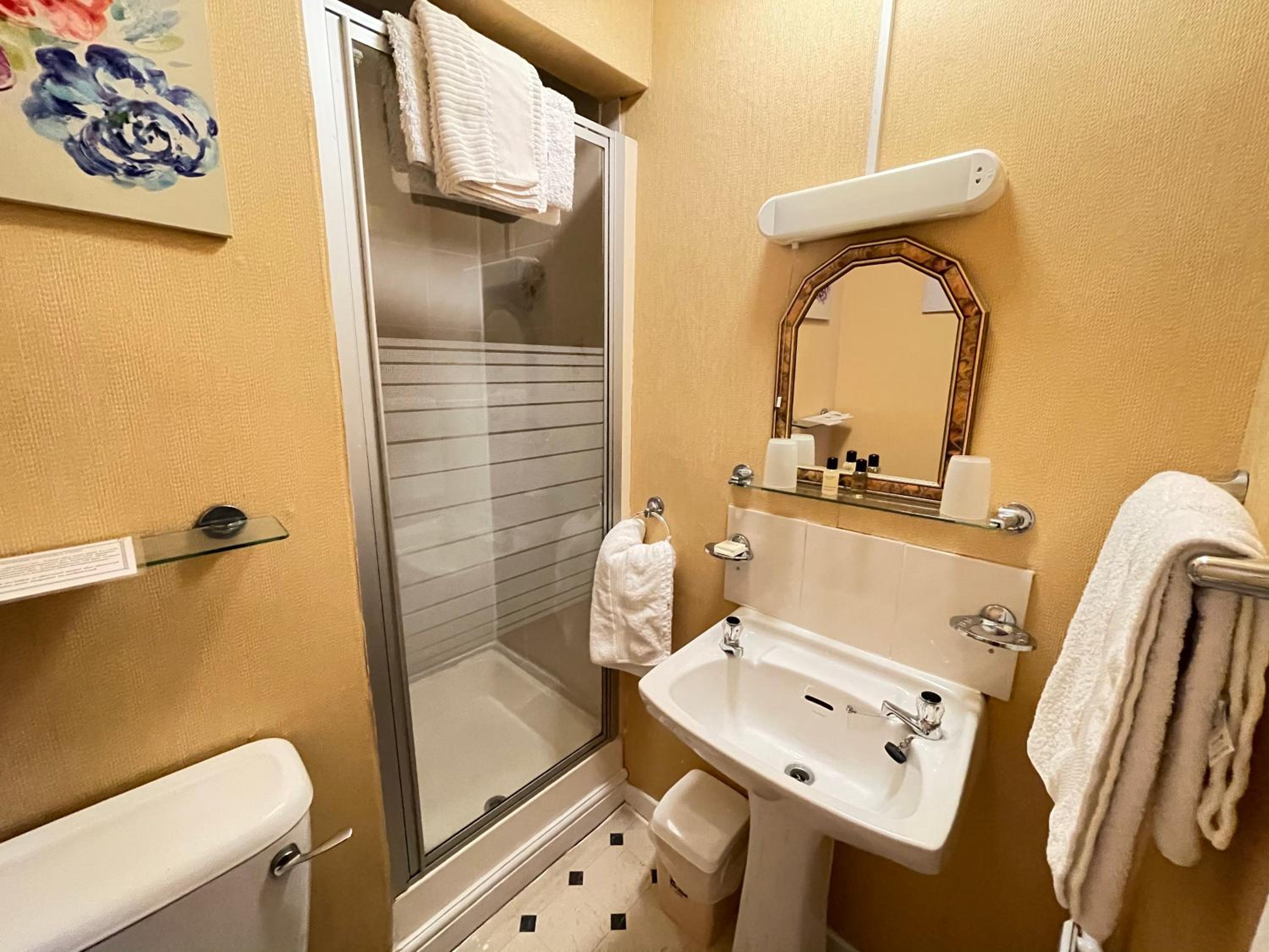 Budget Double Room photo 3