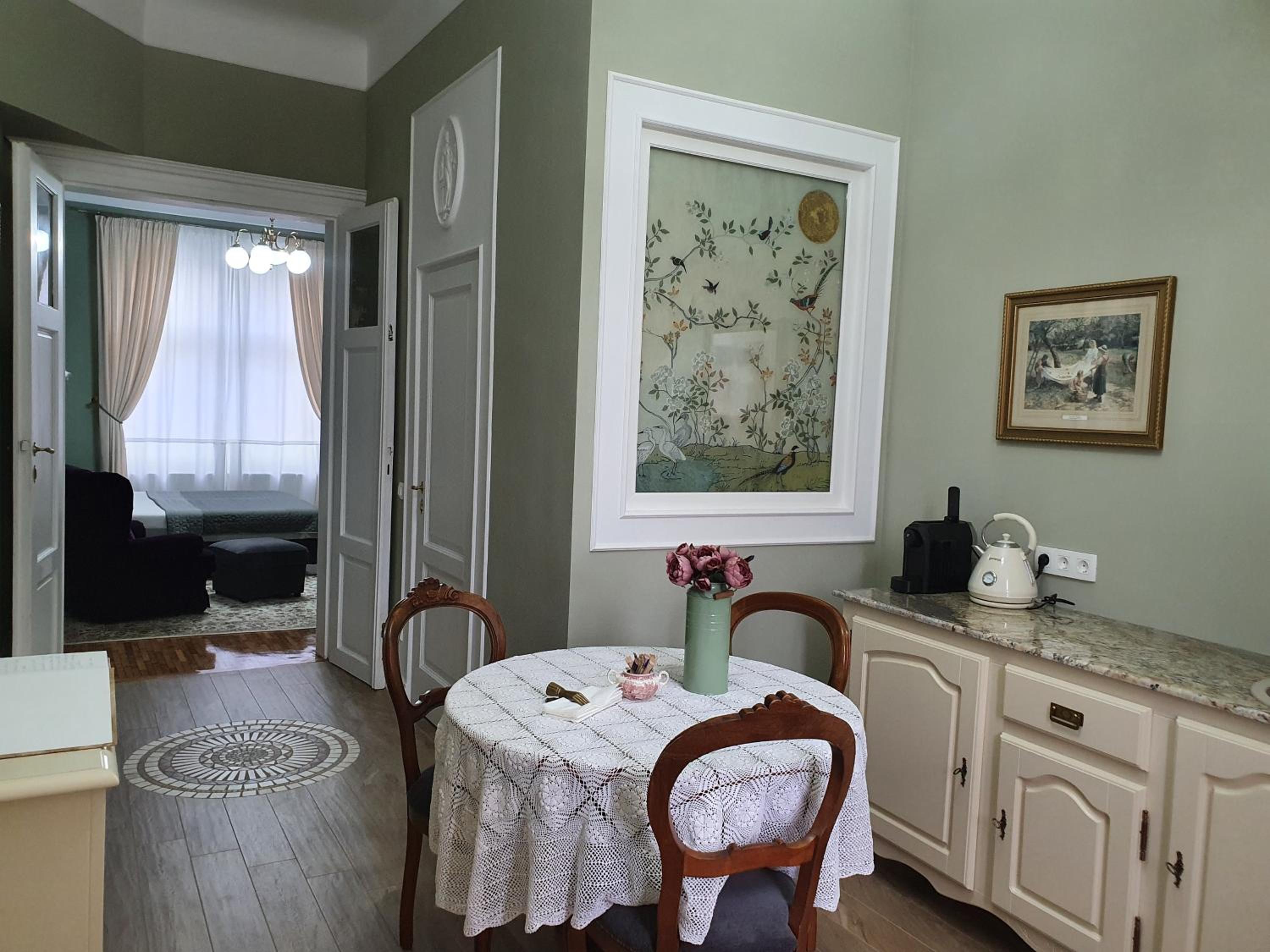 One-Bedroom Apartment - Photo 9