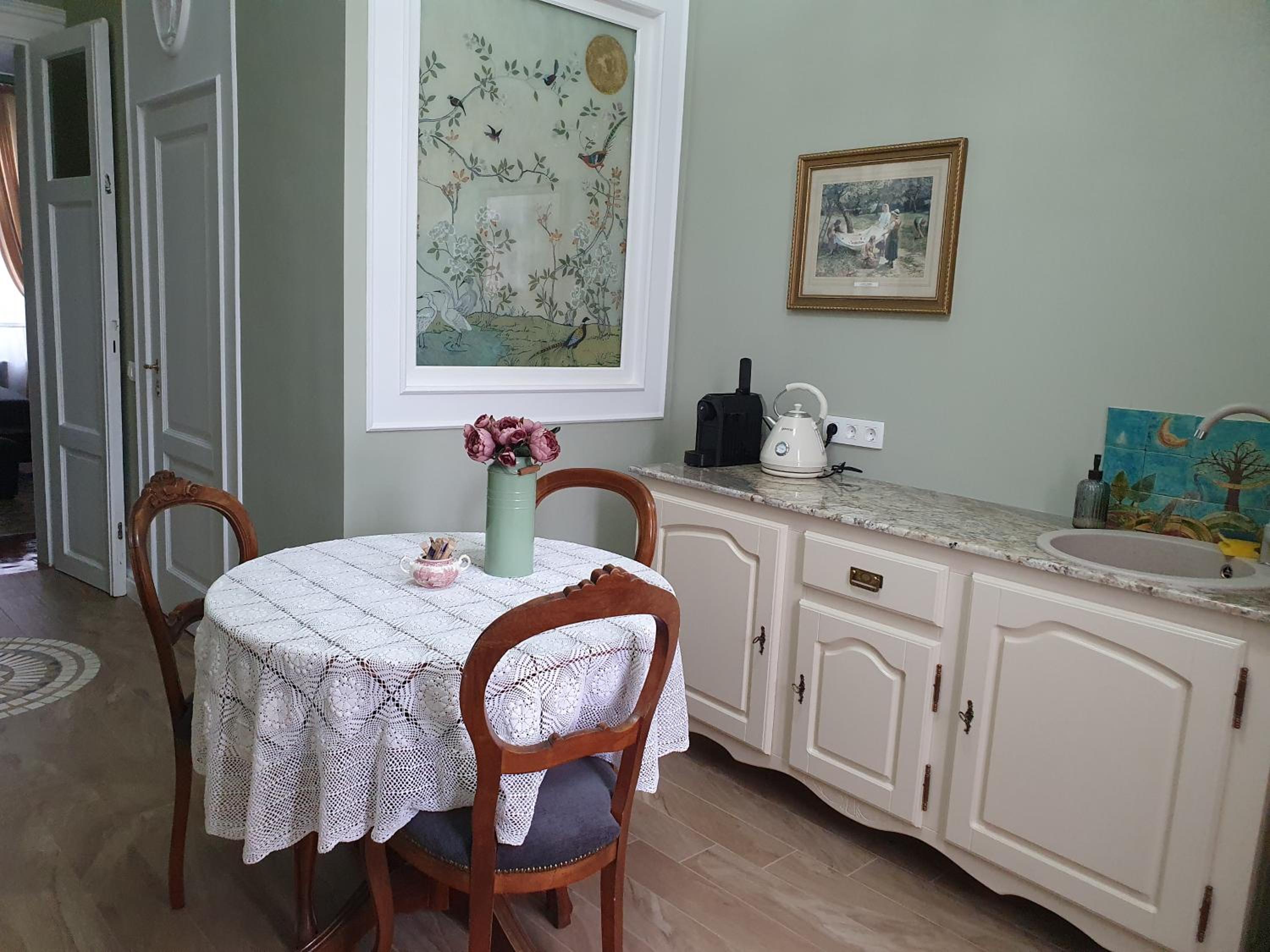 One-Bedroom Apartment - Photo 12