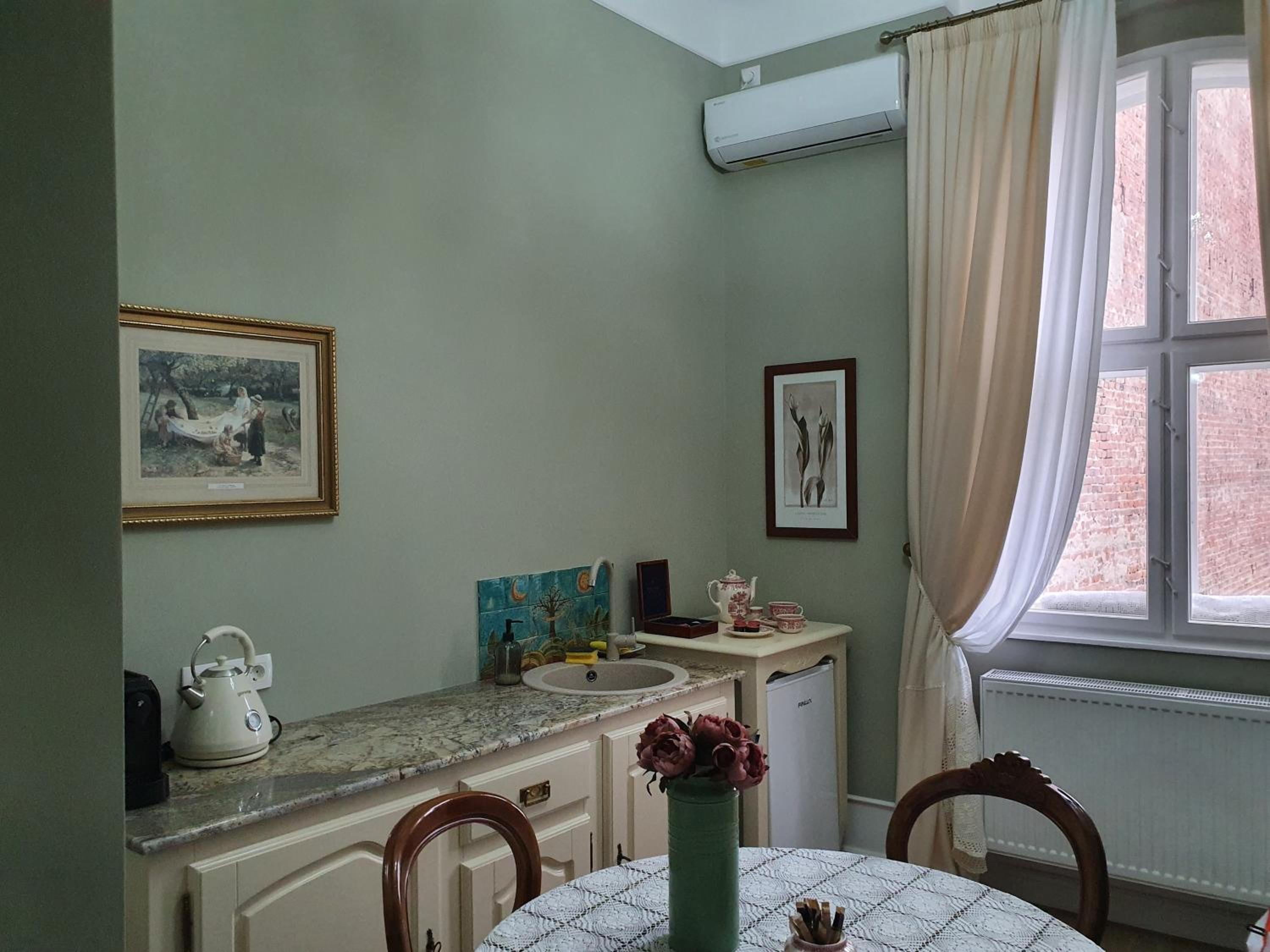 One-Bedroom Apartment - Photo 17