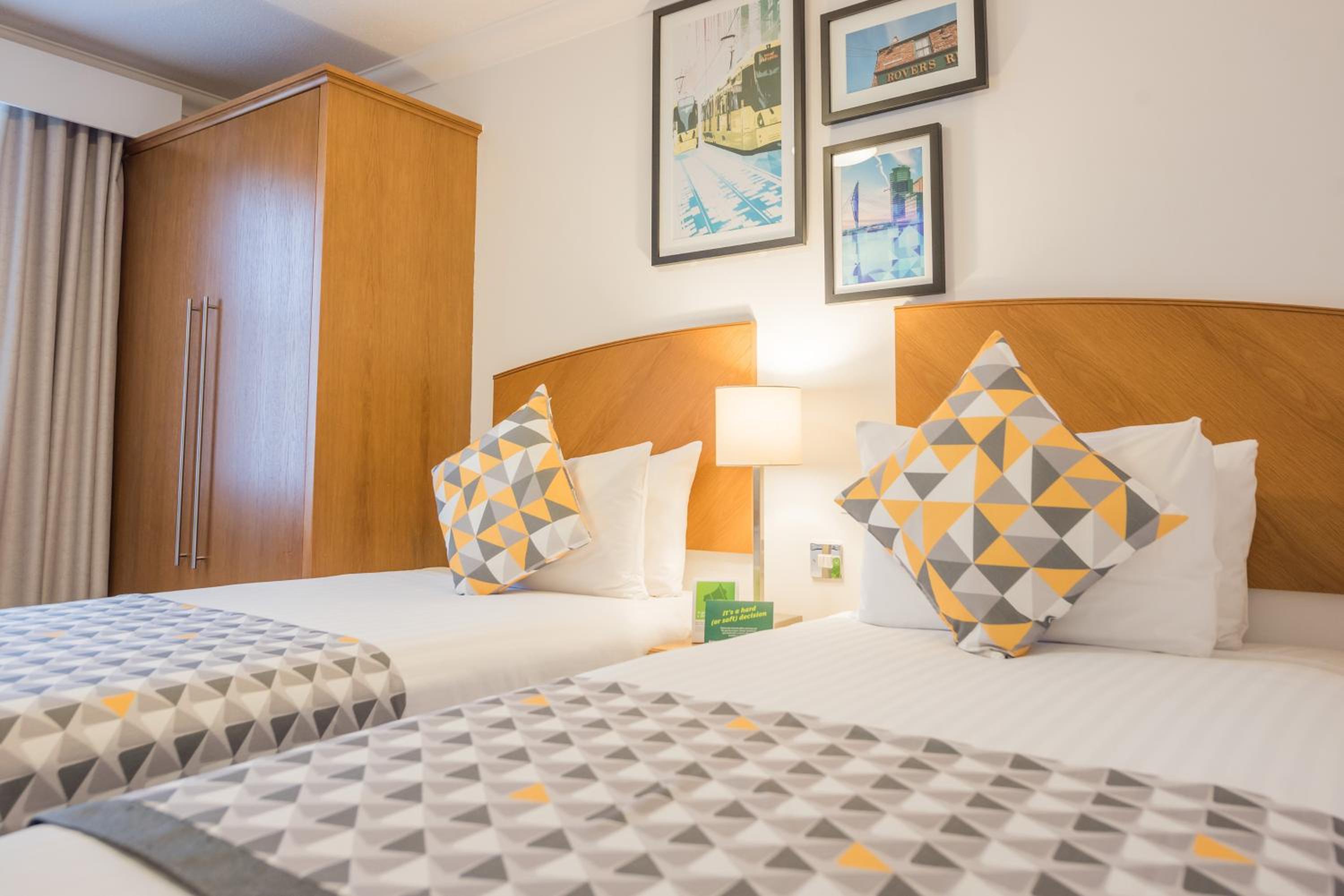 Standard Room with Two Single Beds - Photo 3