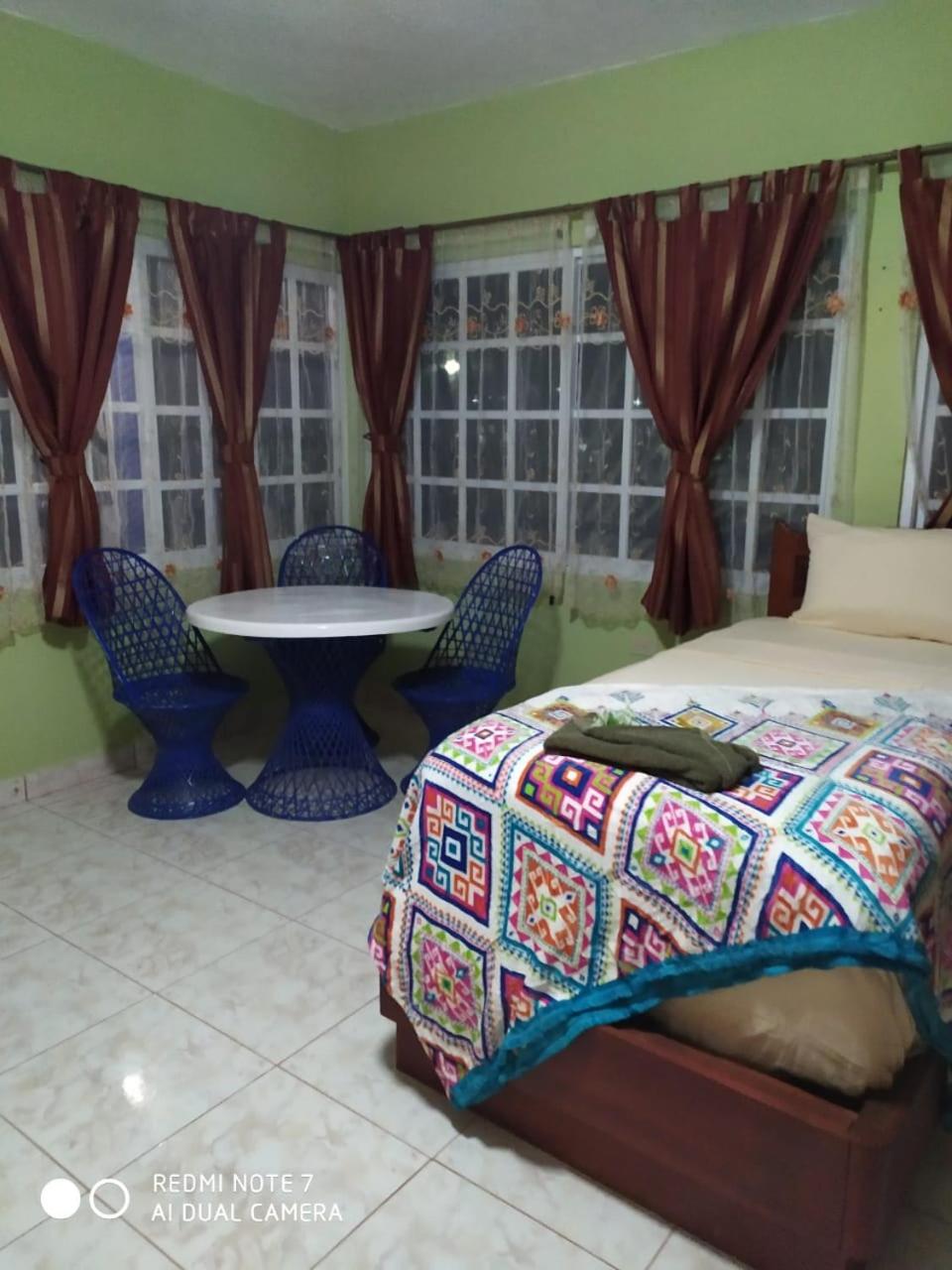Triple Room with Balcony - Photo 10