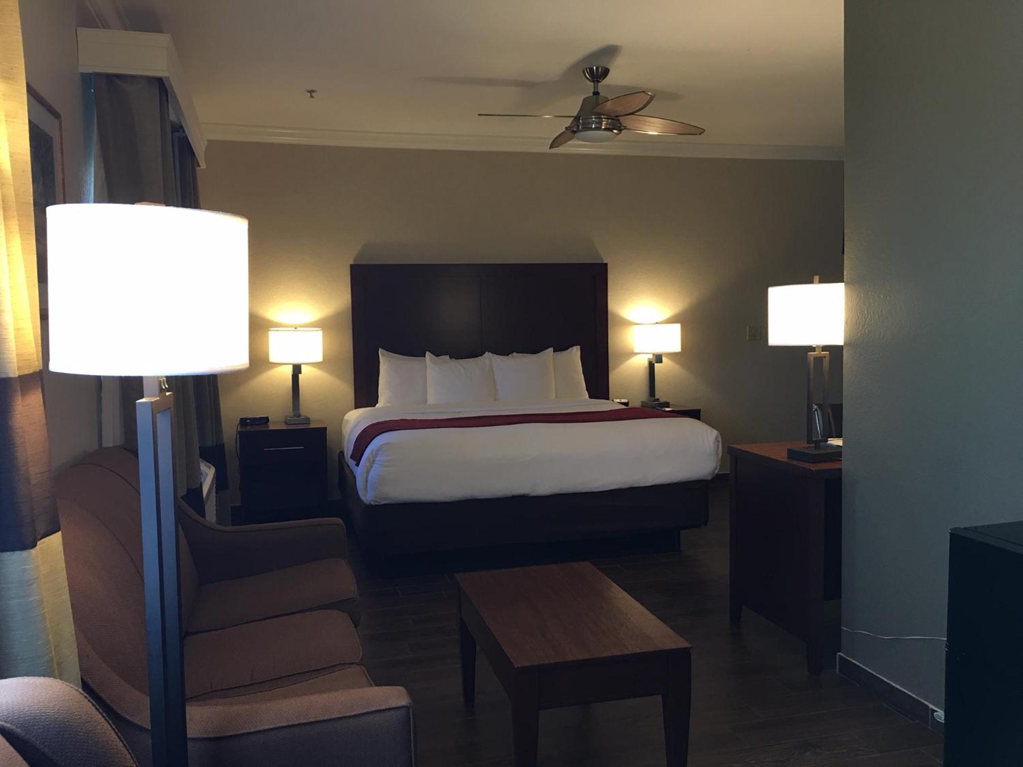 King Room - Accessible/Non-Smoking - Photo 2