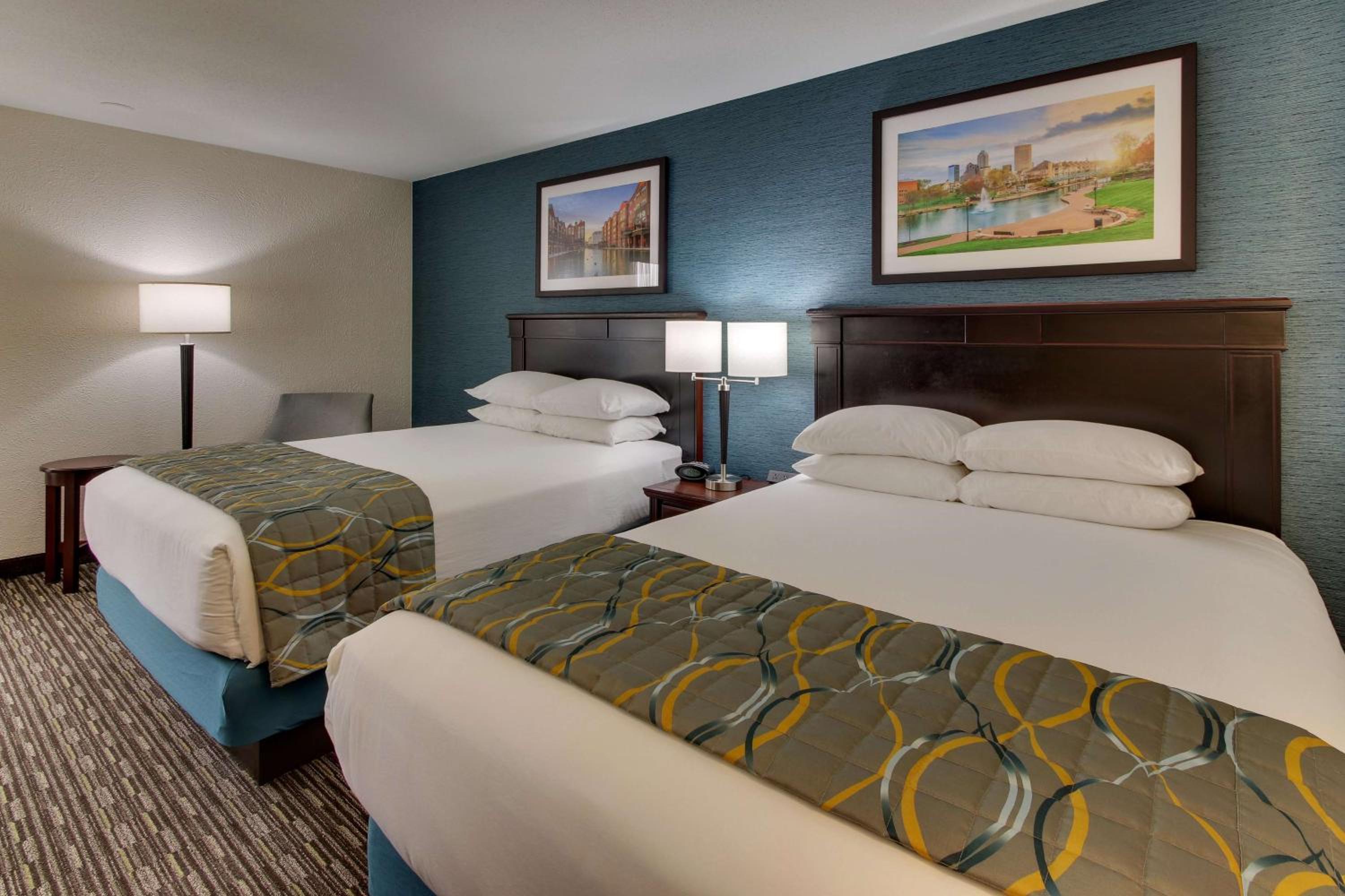 Queen Suite with Two Queen Beds - Photo 1
