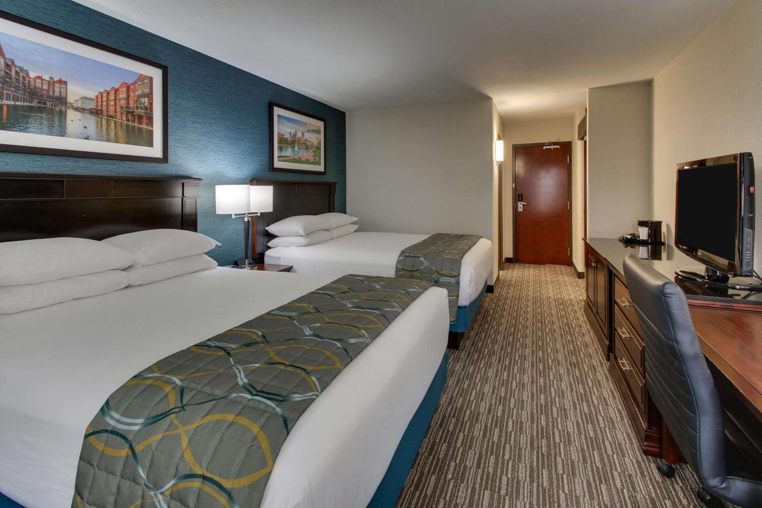 Queen Suite with Two Queen Beds - Photo 3