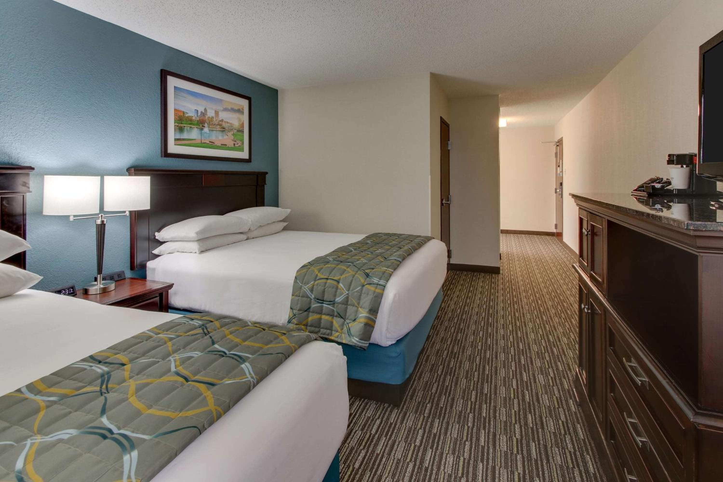 Queen Suite with Two Queen Beds - Photo 7