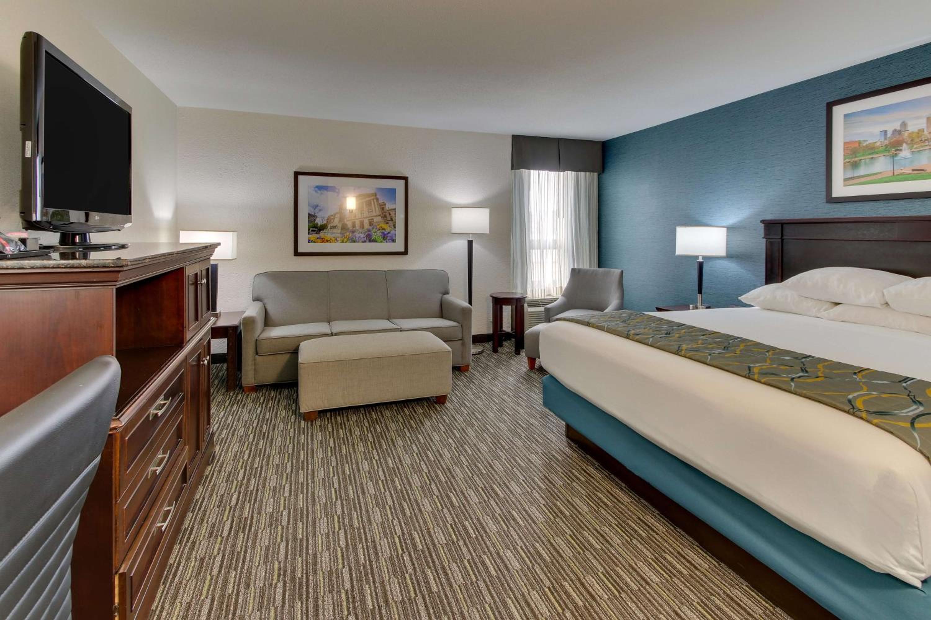 King Suite with Sofa Bed - Photo 5