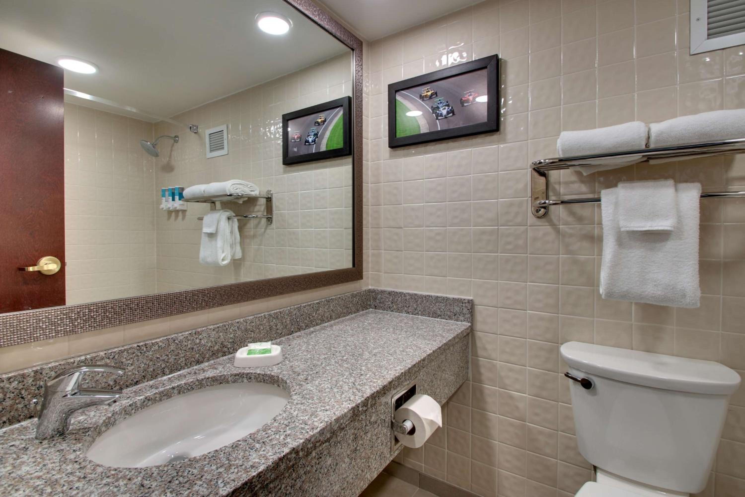 King Room - Non-Smoking - Photo 5