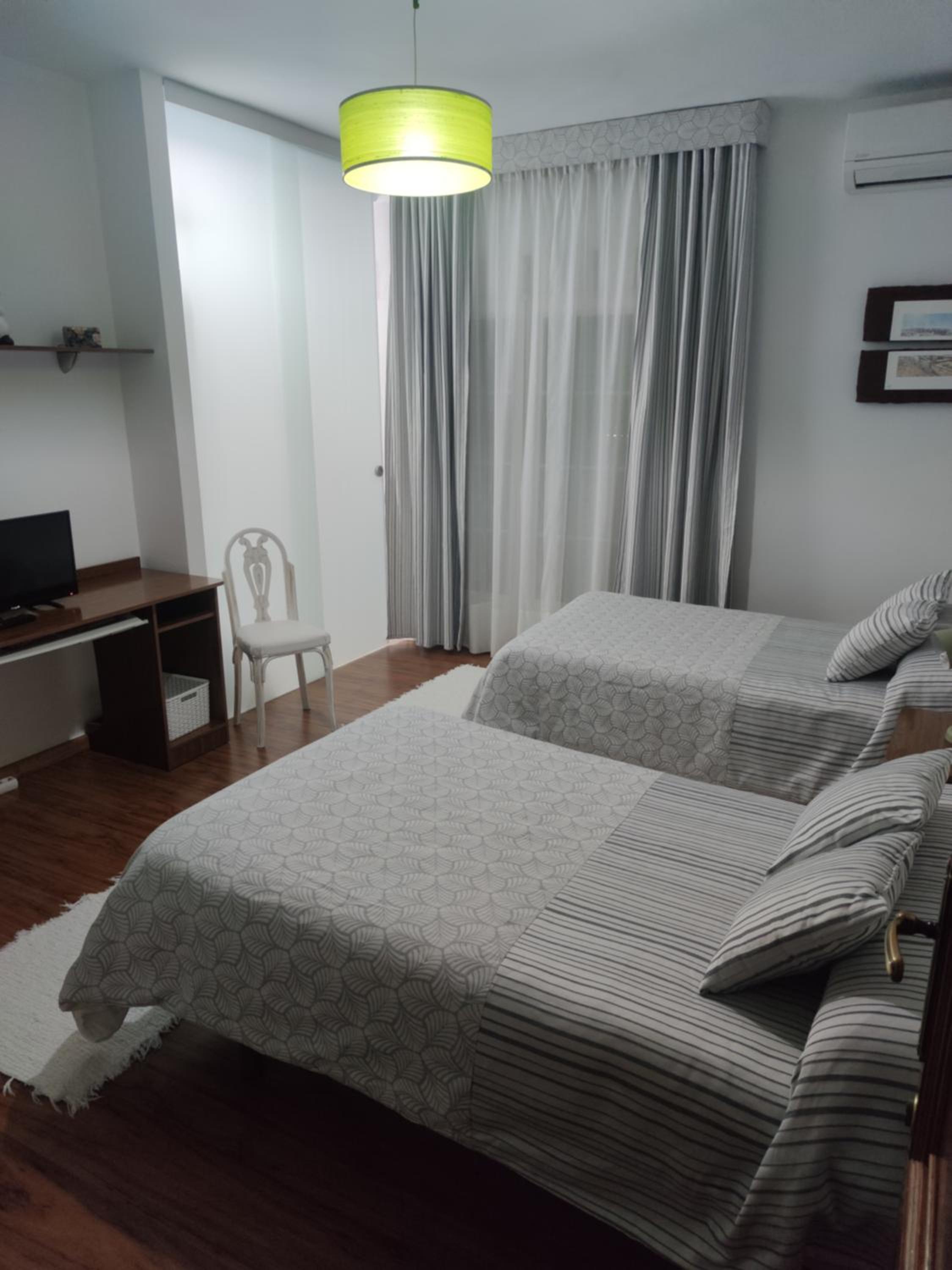 Twin Room - Photo 2