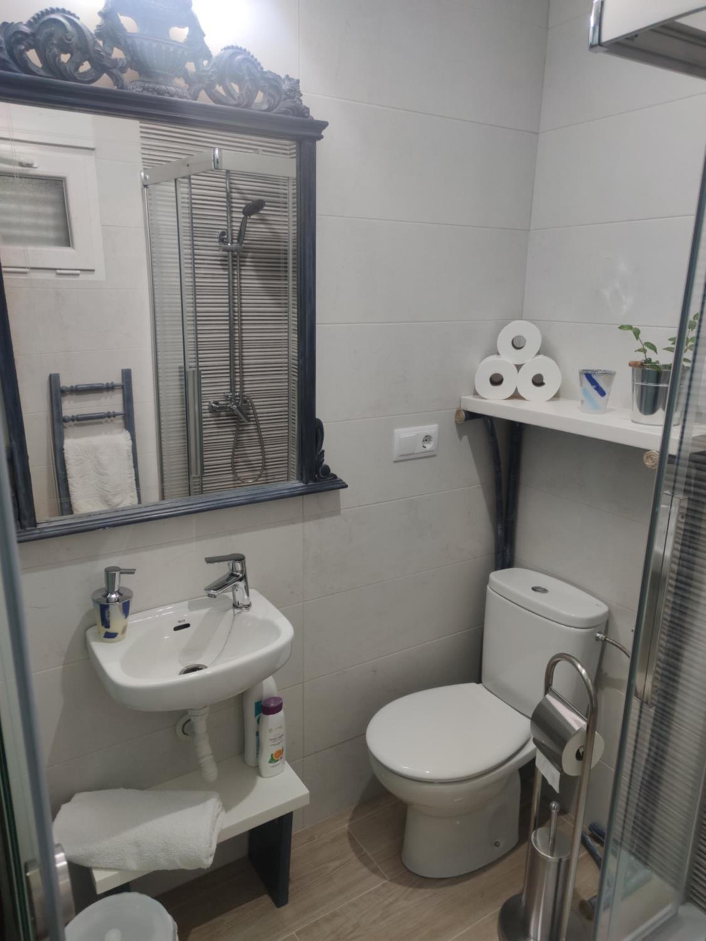 Twin Room - Photo 5