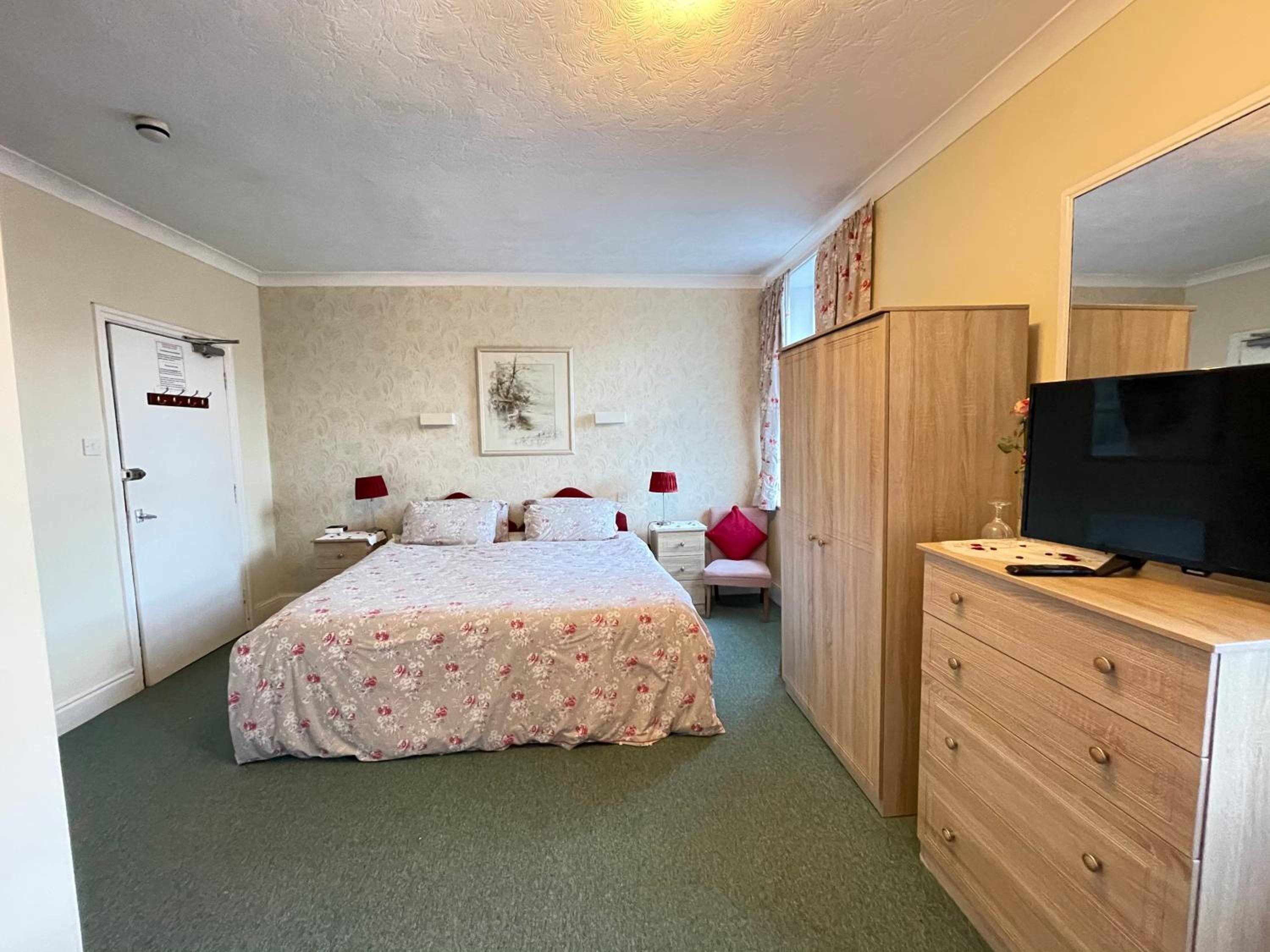 Double Room with Private Bathroom - Photo 3