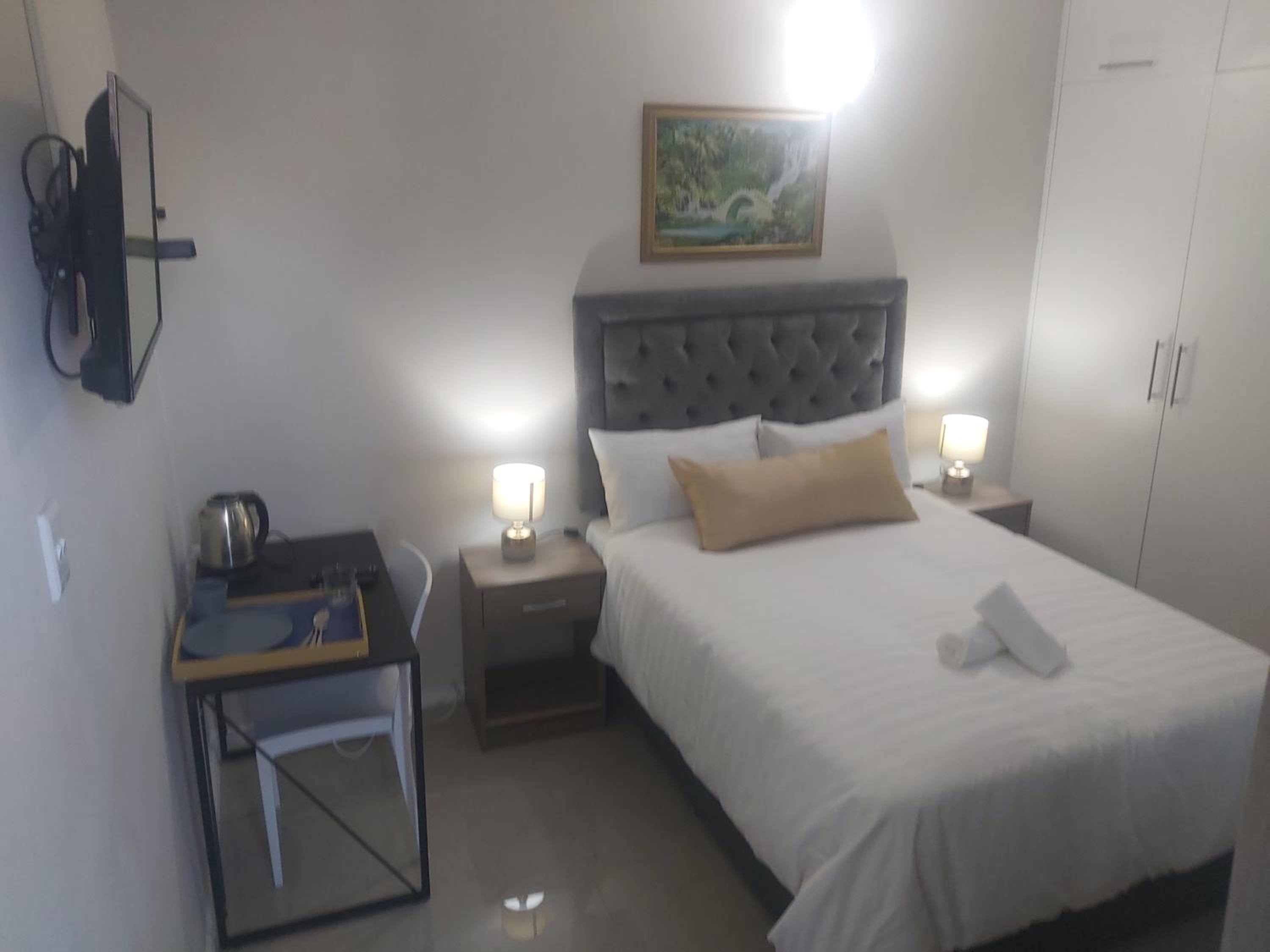 Double Room with Private Bathroom - Photo 1