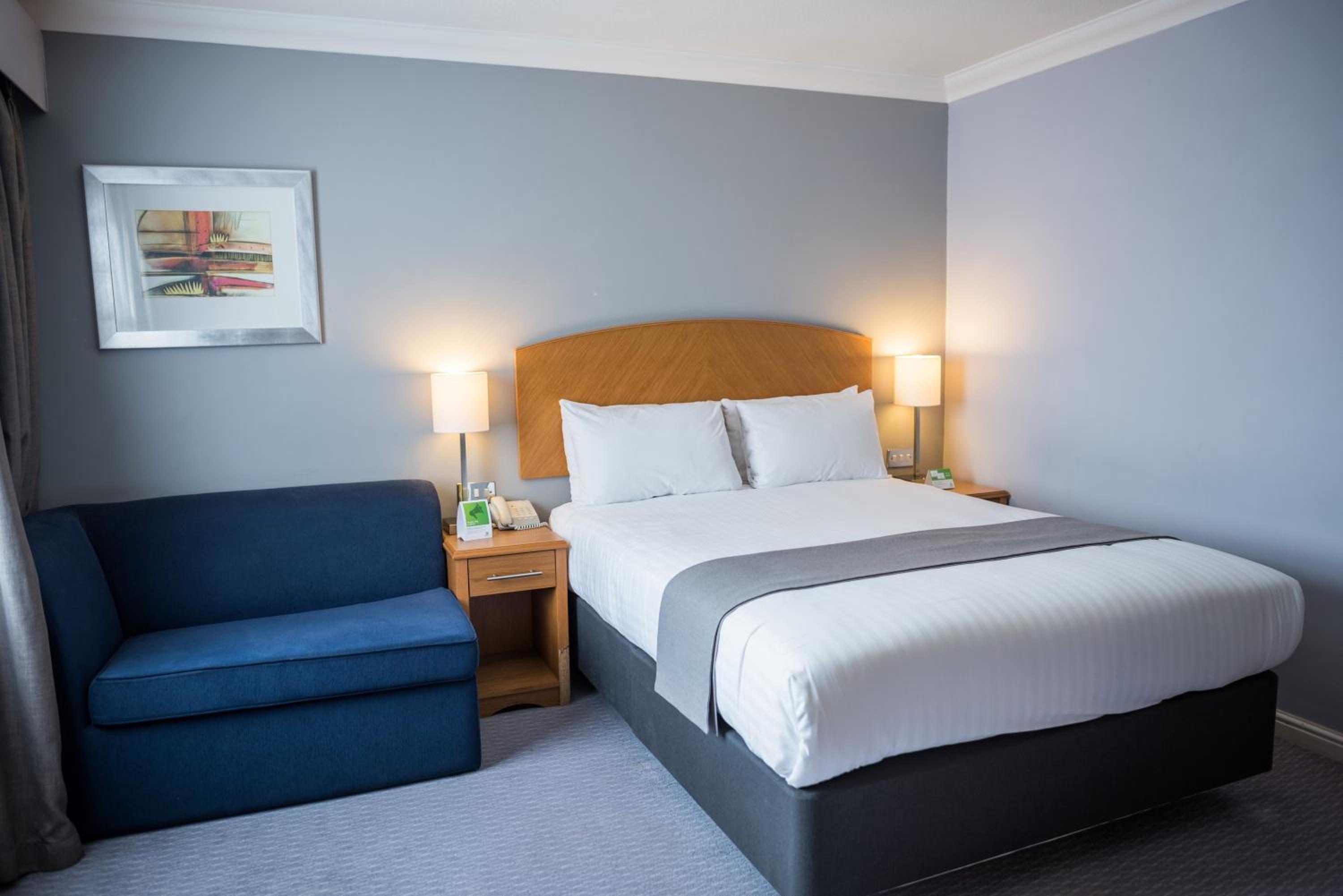 Standard Double Room with Sofa Bed - Photo 13