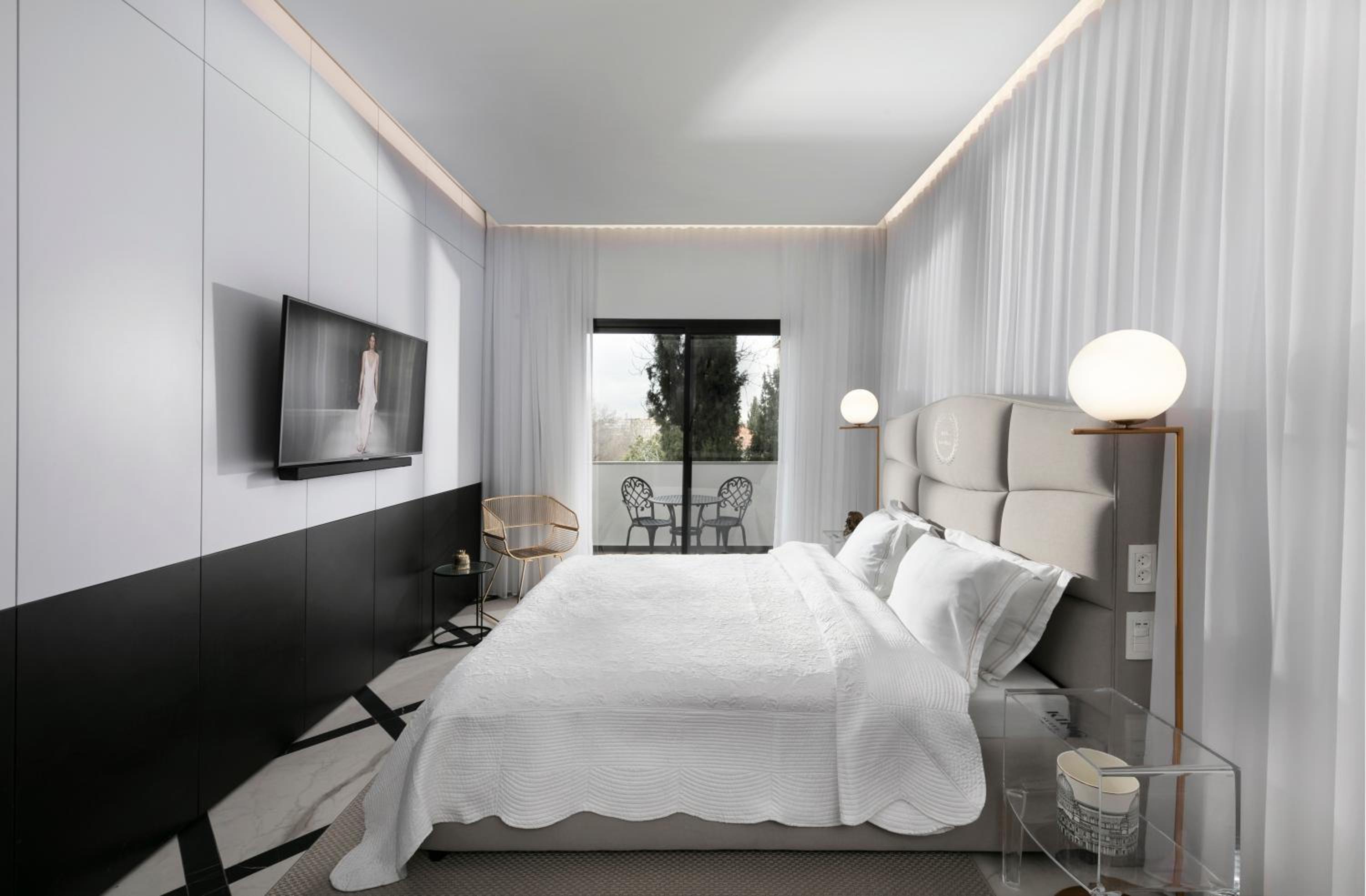 Apartment with Balcony - Photo 1