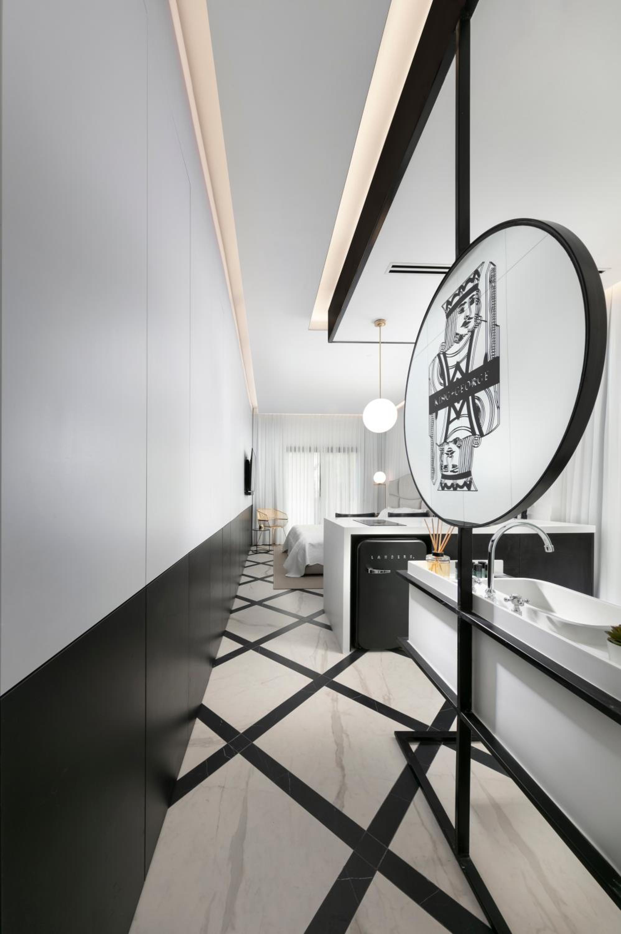 Apartment with Balcony - Photo 14