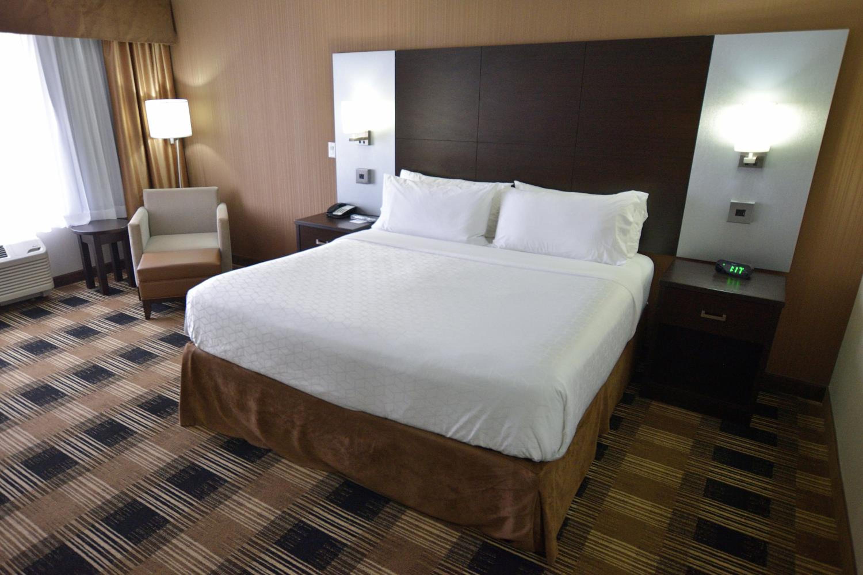 Standard King Room photo 1