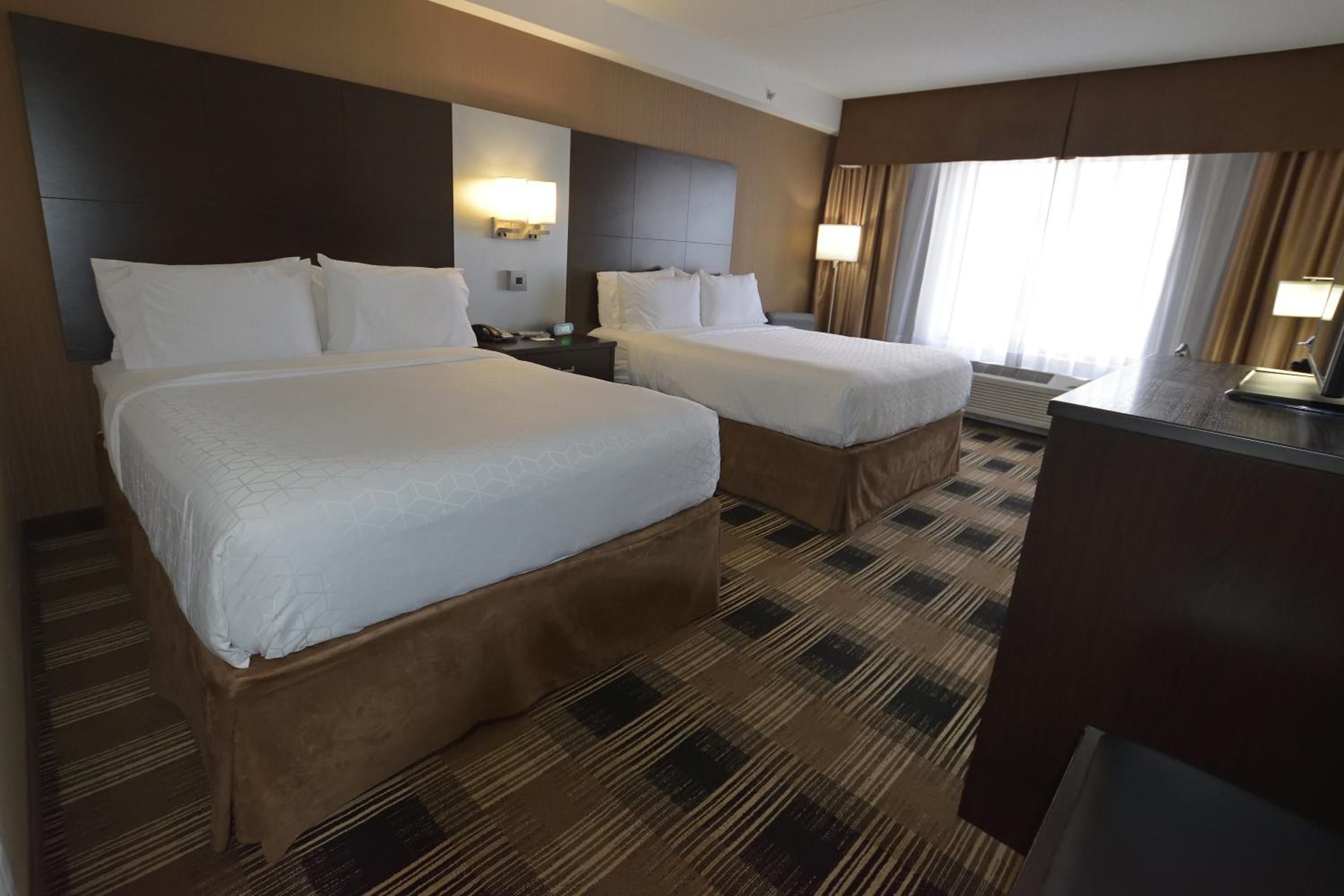 Standard Room with Two Queen Beds photo 1