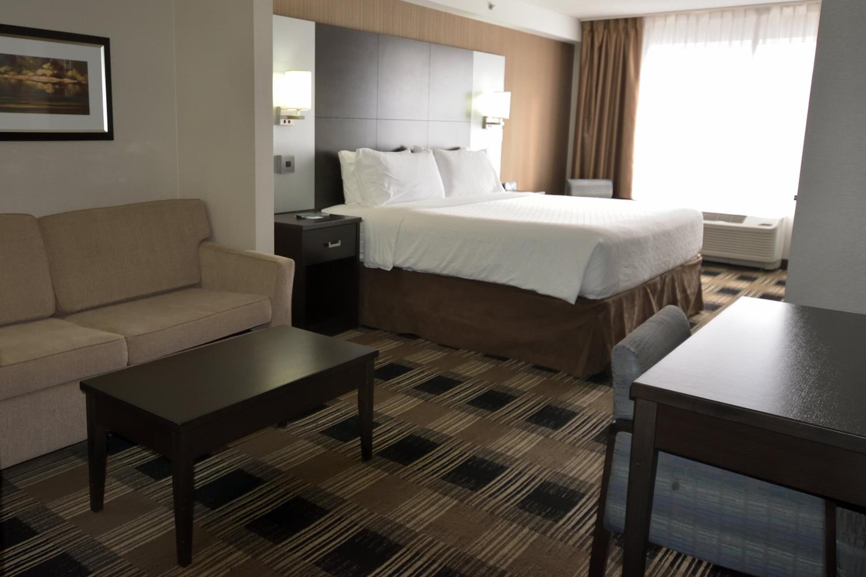 King Room - Mobility Access/Hearing Accessible photo 3
