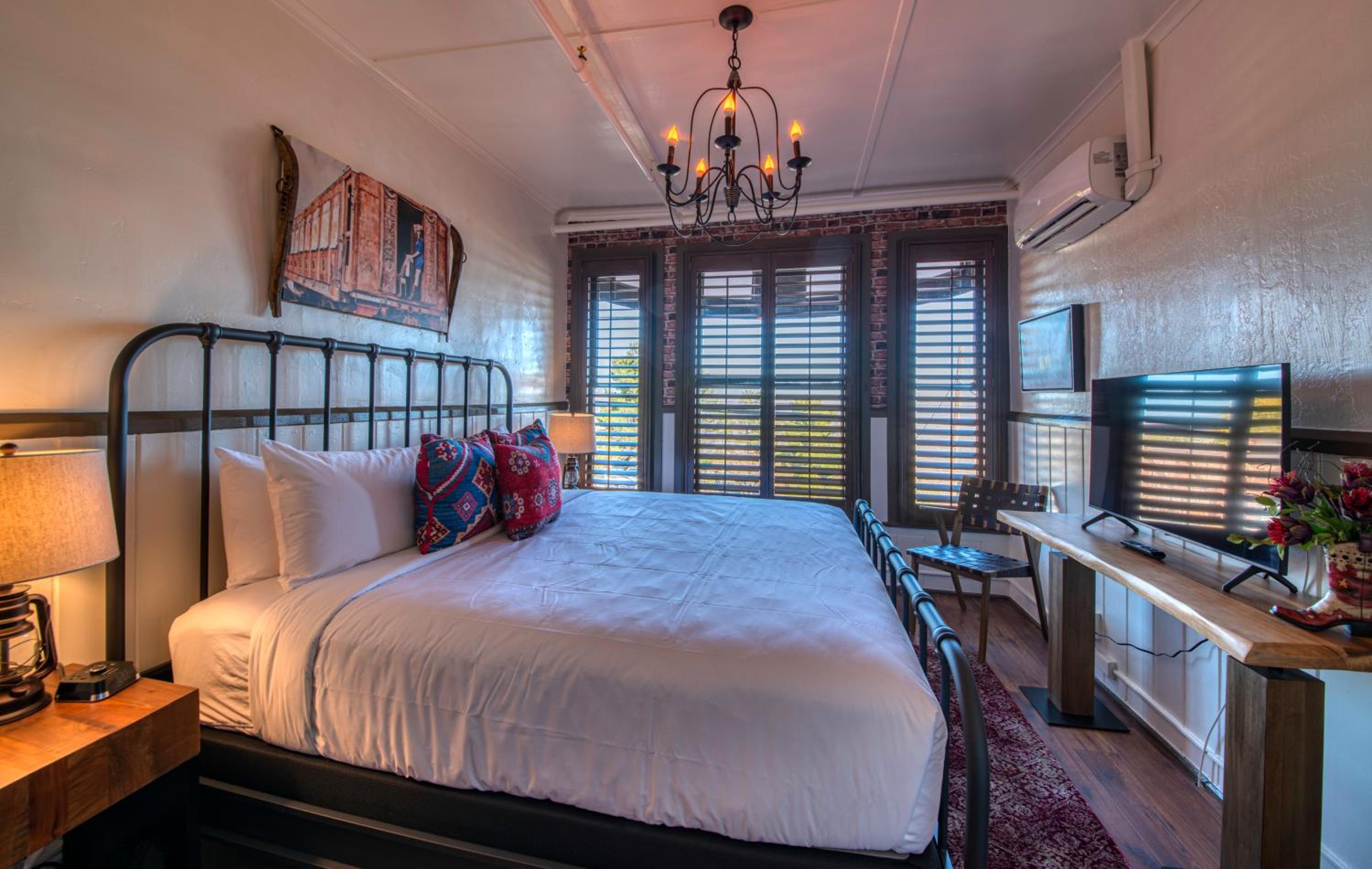 Deluxe King Room photo 1