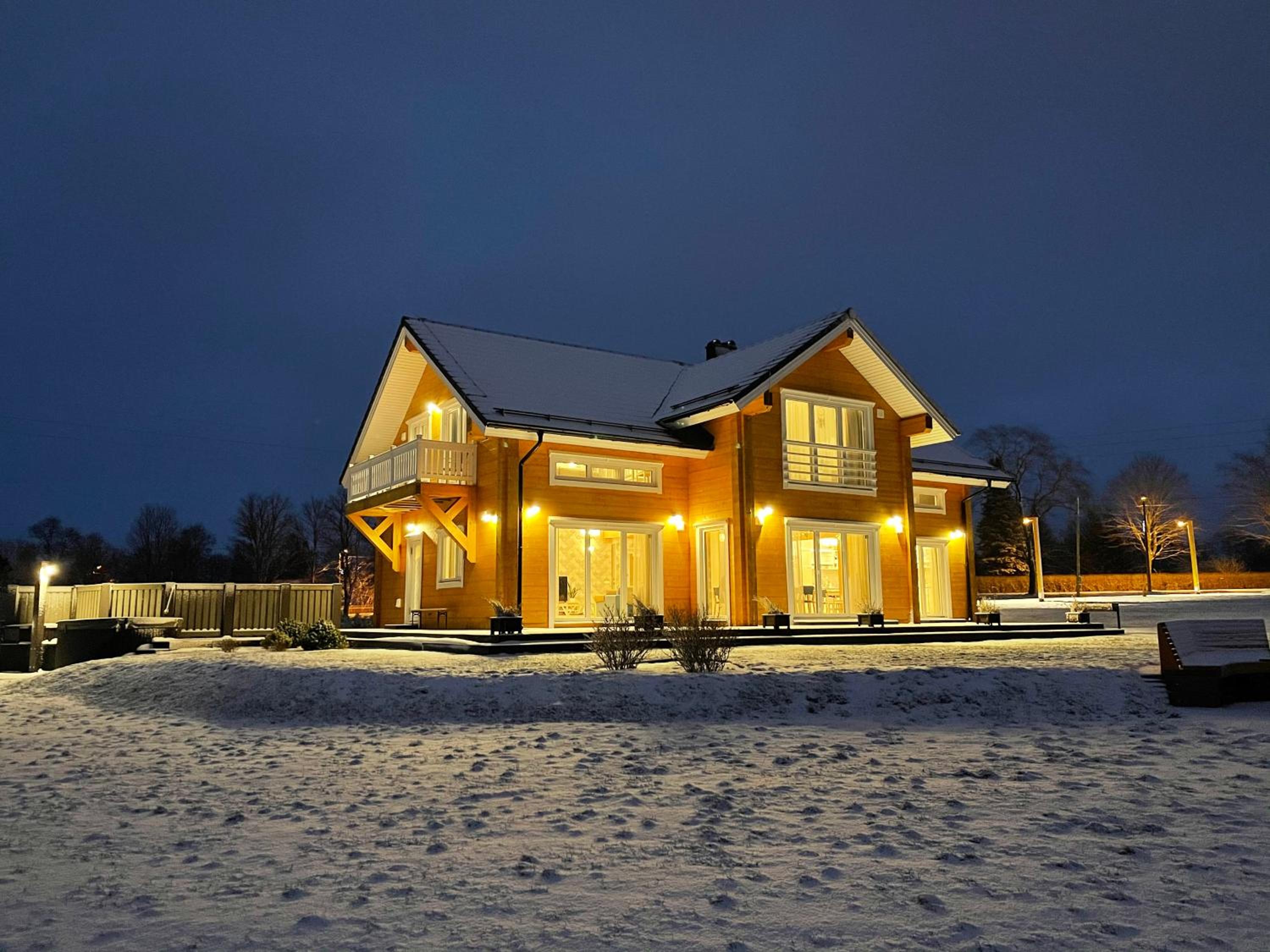 Five-Bedroom House - Photo 30