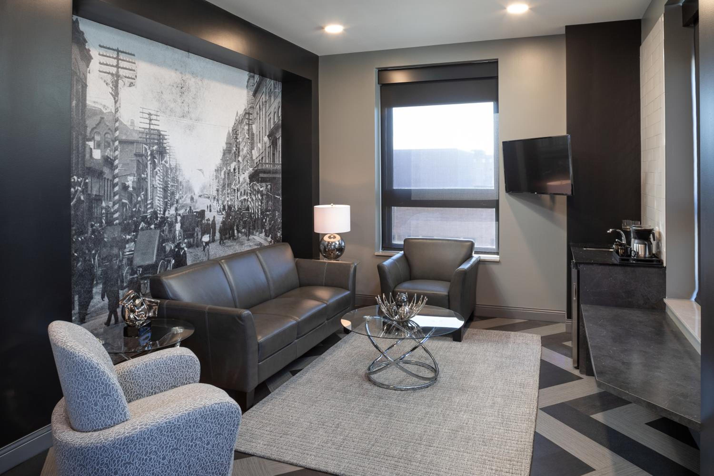 One-Bedroom Suite - Photo 1