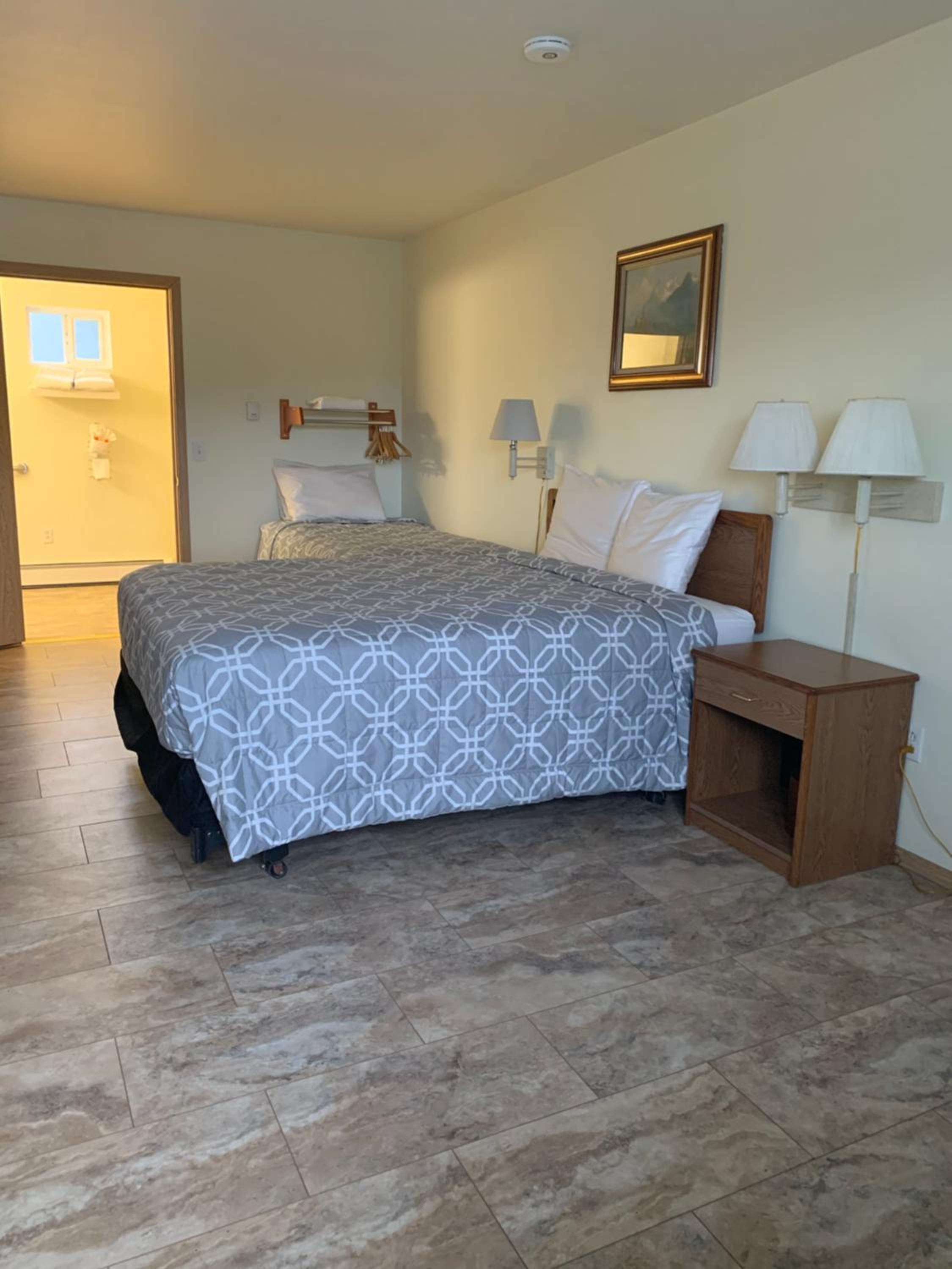 Queen & Twin ADA room photo 1