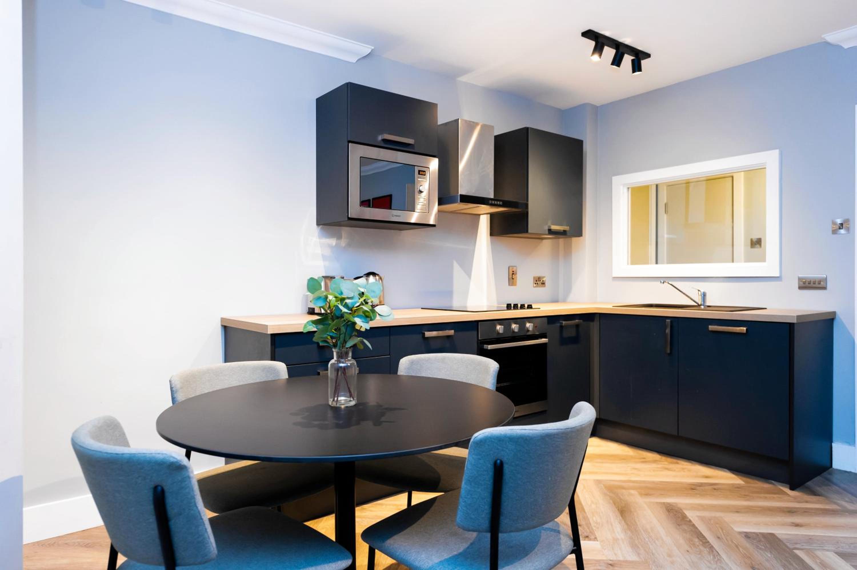 One-Bedroom Apartment thumbnail 6