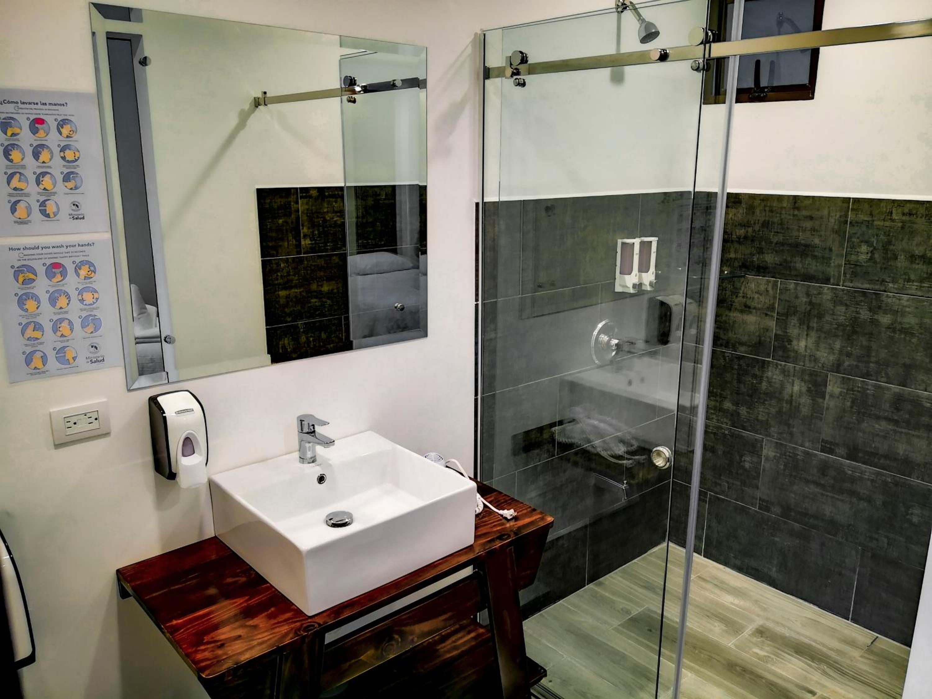 Double Room with Lake View - Photo 7
