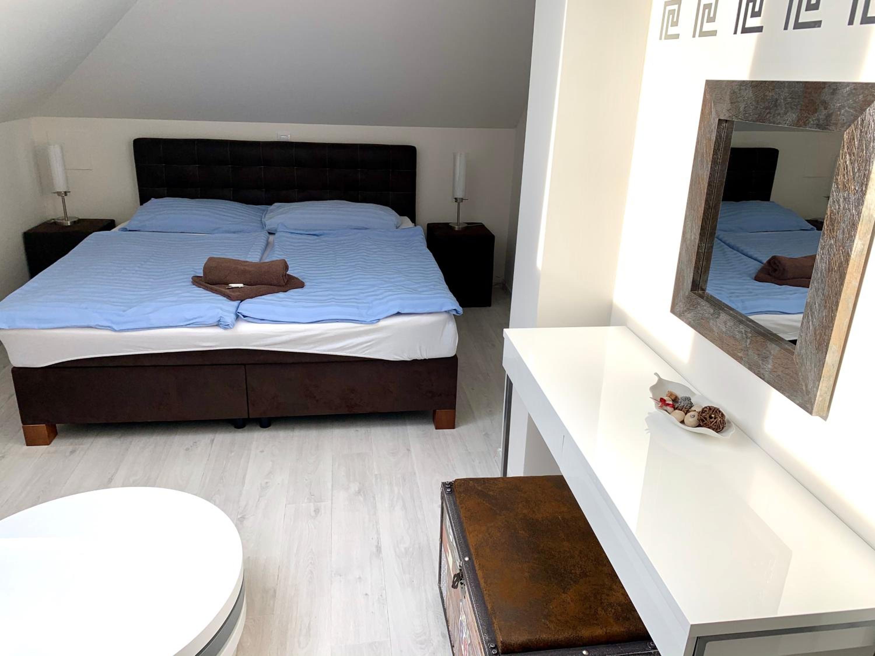 Deluxe King Room - Photo 6
