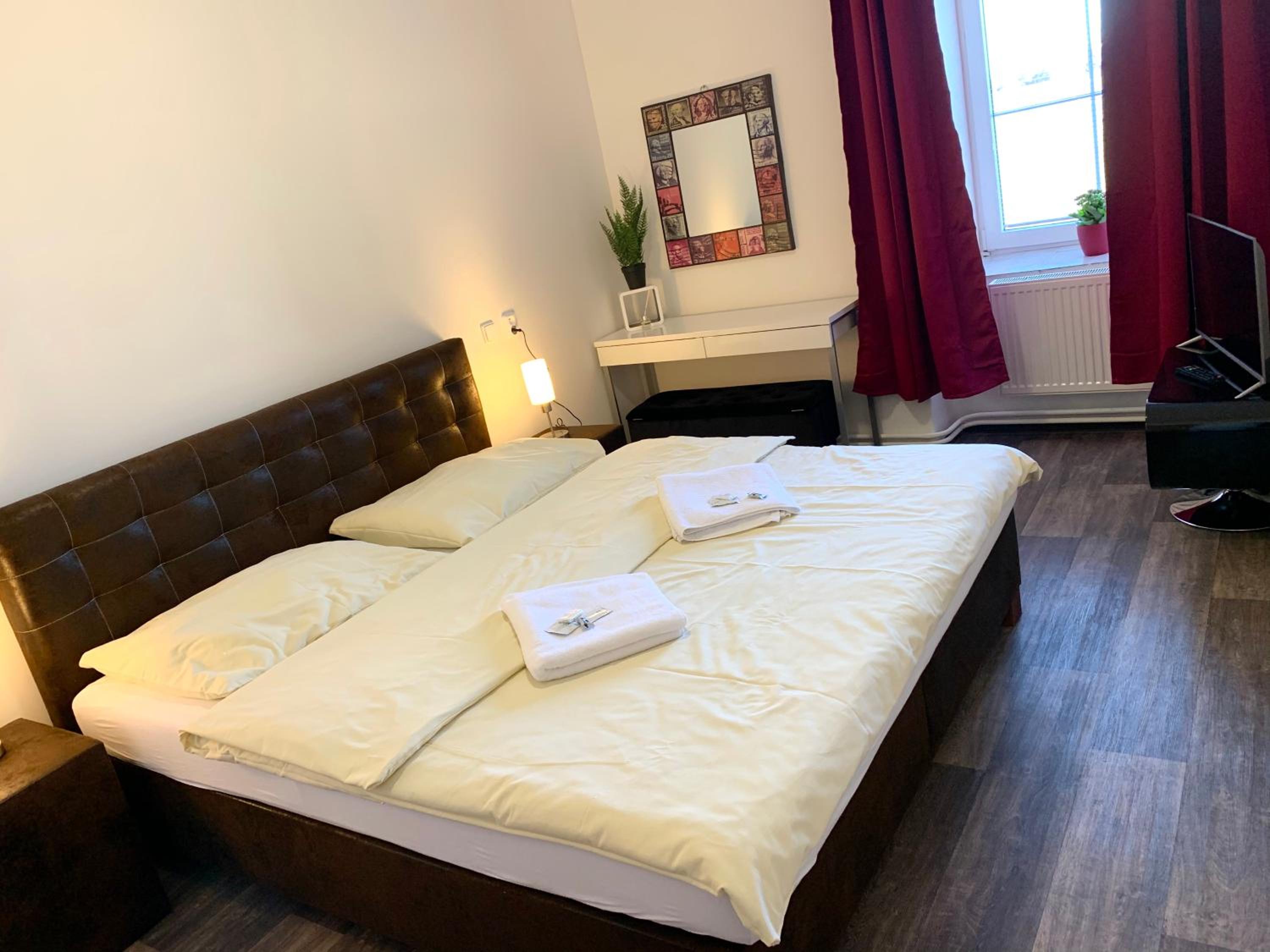 Deluxe Double Room - Photo 17
