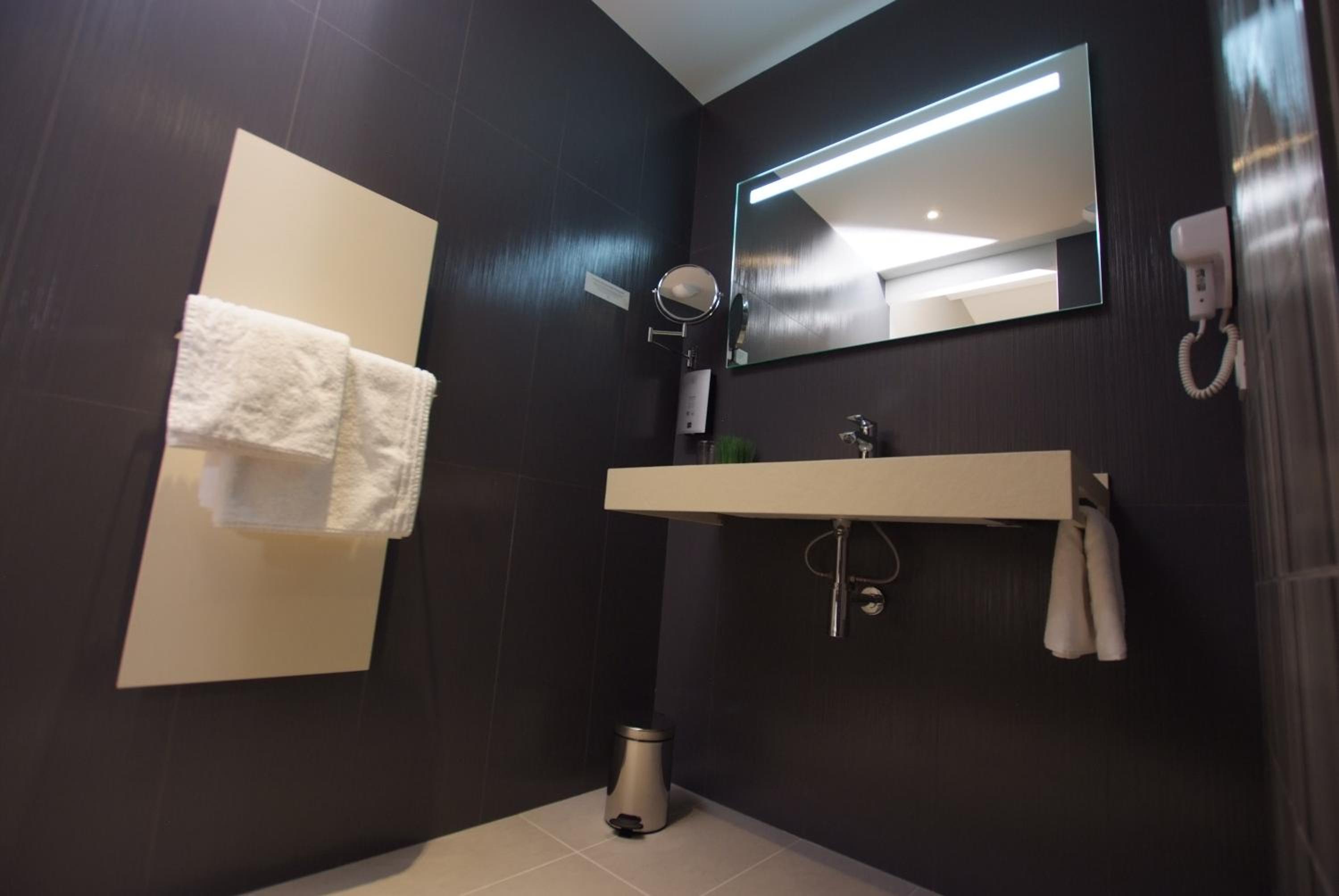 Double Room - Photo 9
