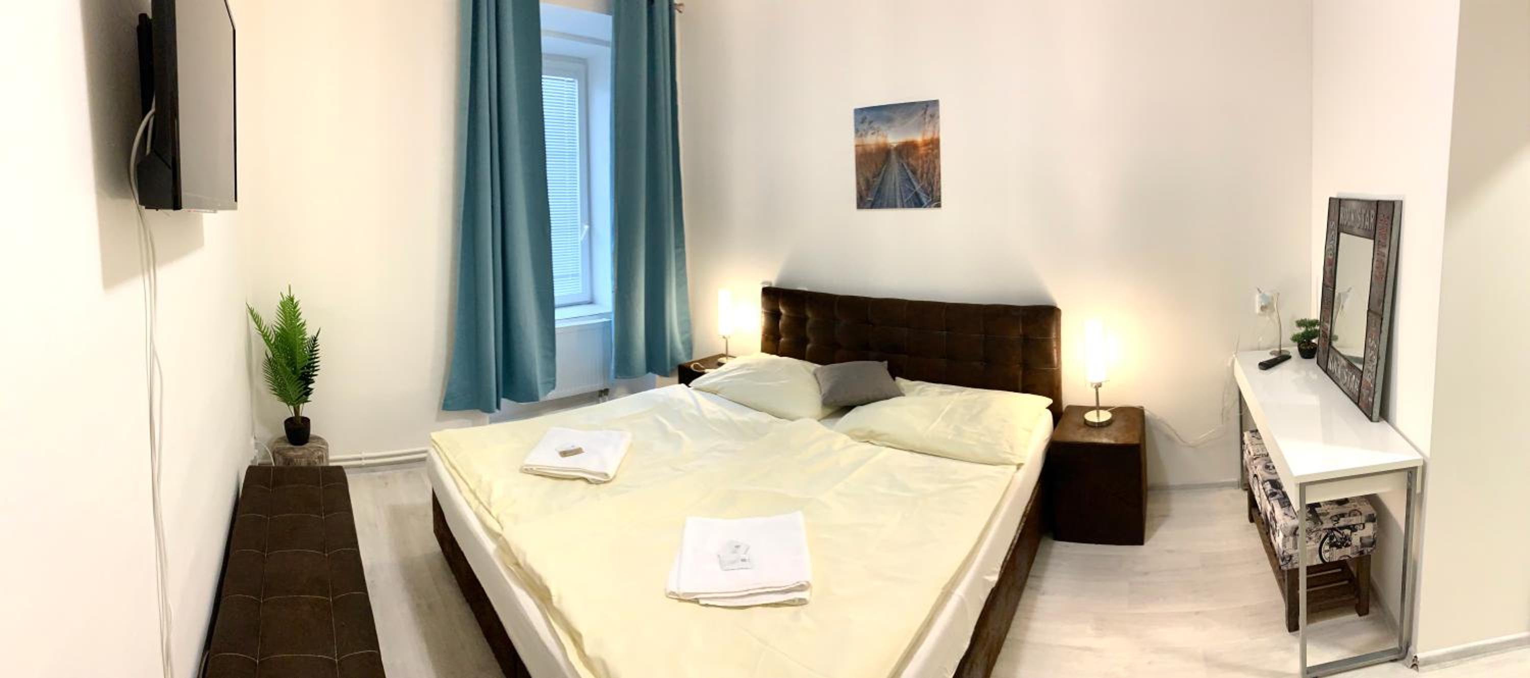 Deluxe Double Room - Photo 11