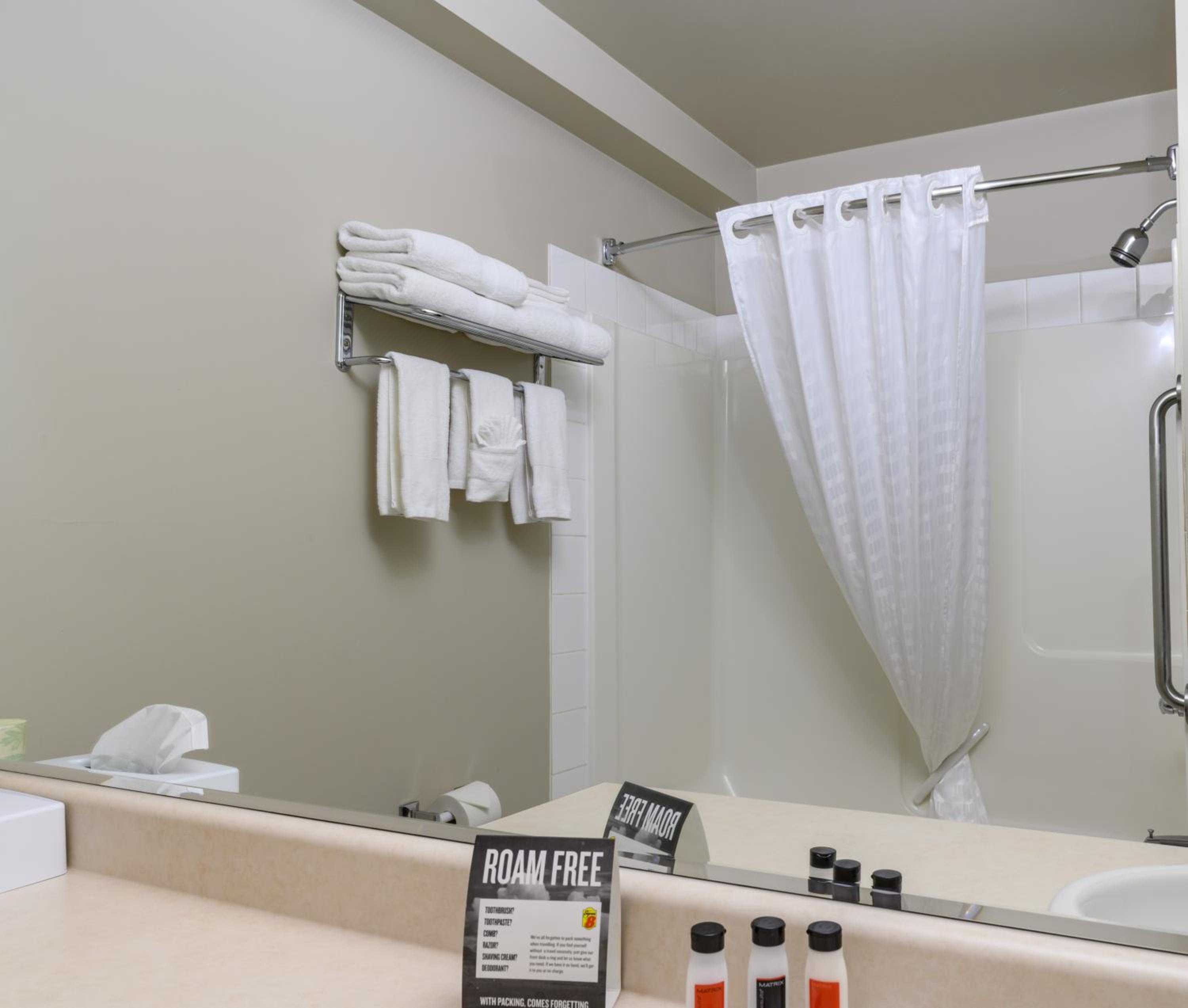 Queen Room with Two Queen Beds - Non-Smoking - Photo 5