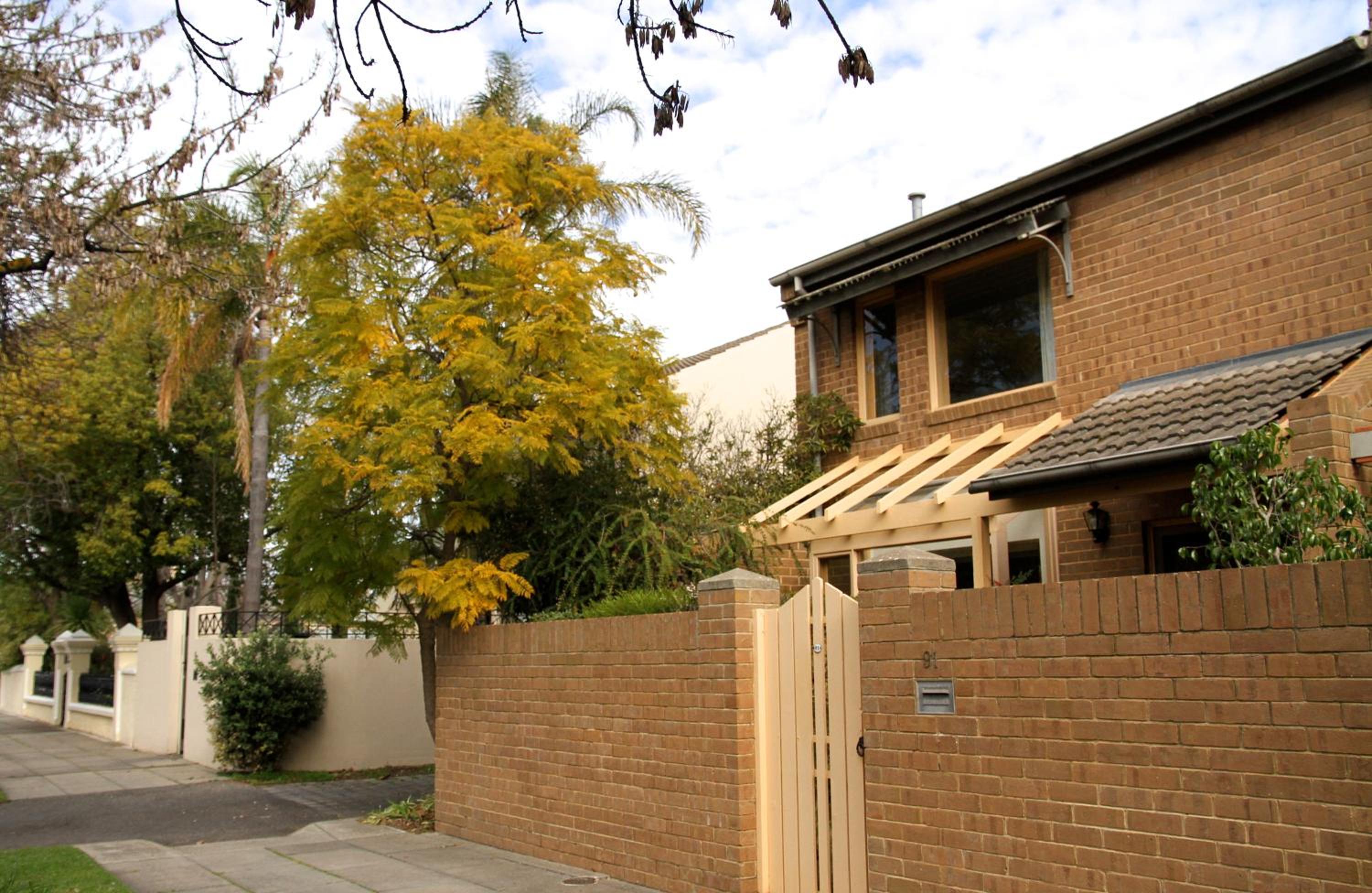 William Three-Bedroom Townhouse with Spa Bath (91 Hill Street North Adelaide)