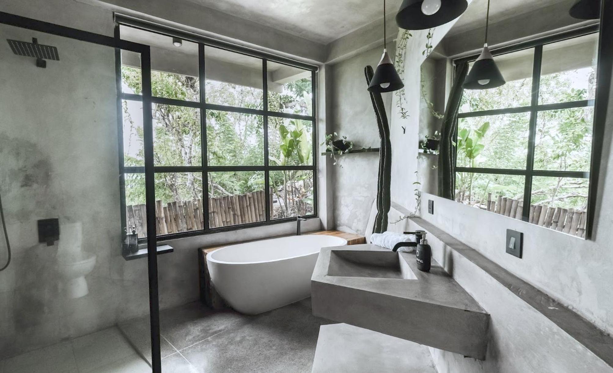 King Room with Bathtub - Photo 15