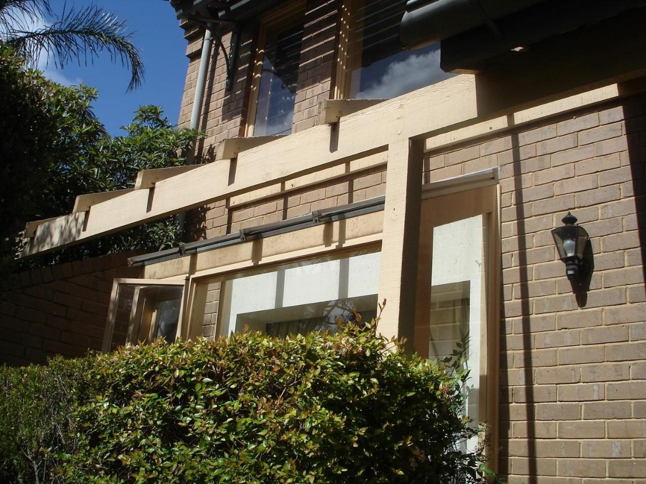 William Three-Bedroom Townhouse with Spa Bath (91 Hill Street North Adelaide)